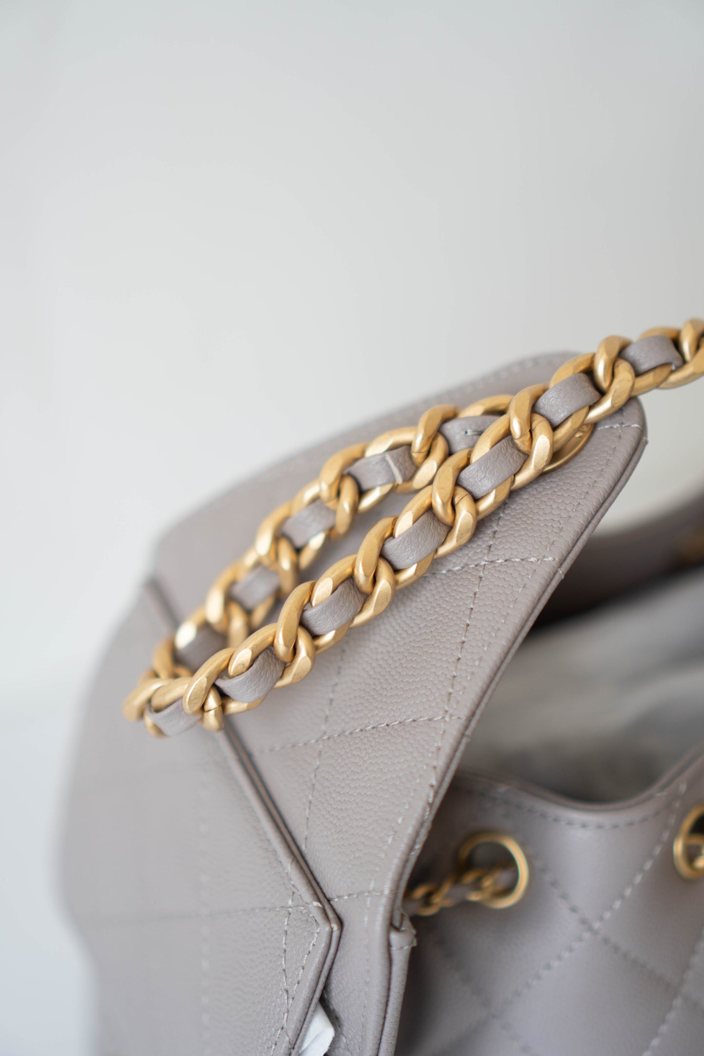 25K Small Hobo Bag – Lilac Grained Calfskin with Gold Hardware