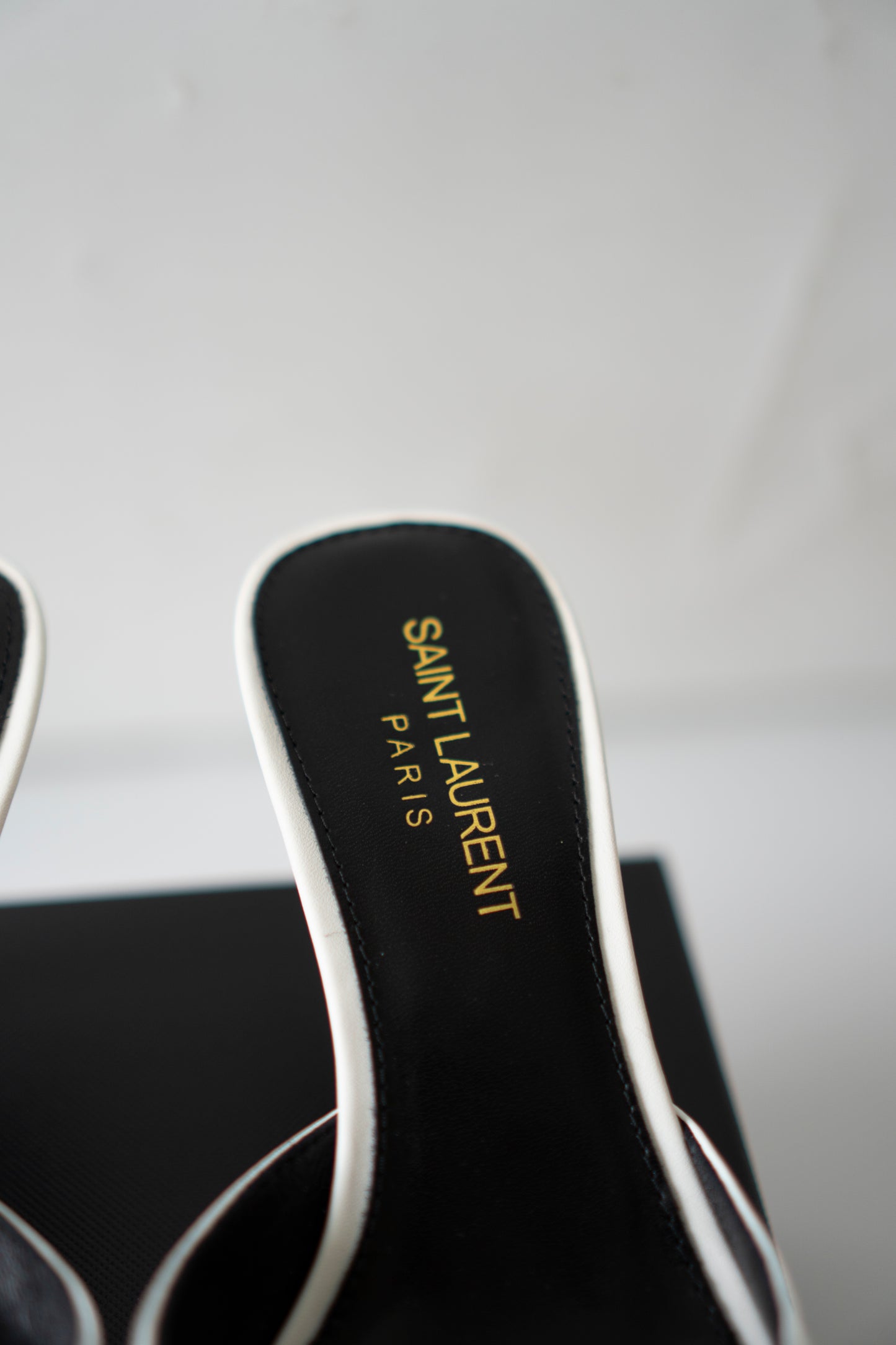 Babylone Mules – White Leather with Gold Cassandre Logo