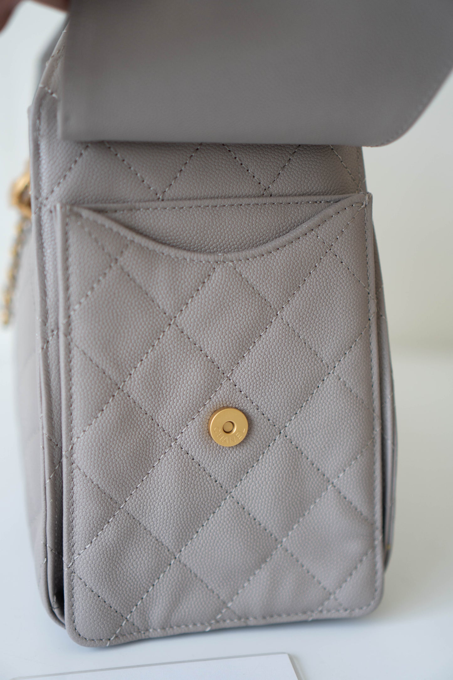 25K Small Hobo Bag – Lilac Grained Calfskin with Gold Hardware