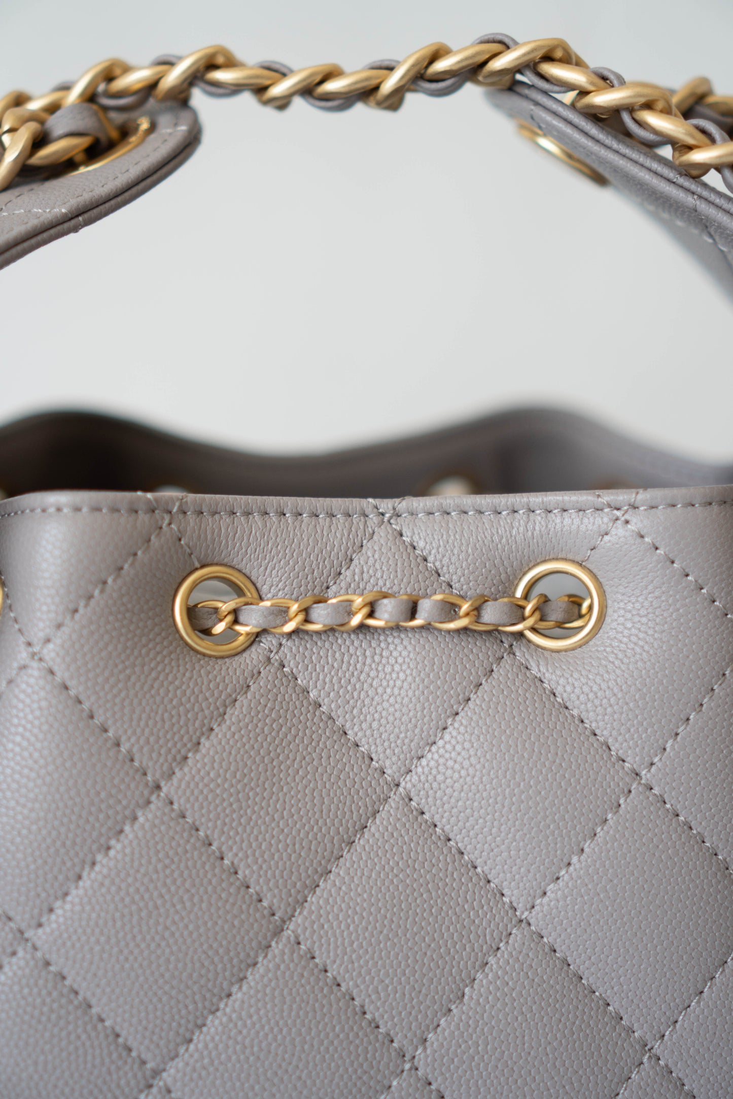 25K Small Hobo Bag – Lilac Grained Calfskin with Gold Hardware