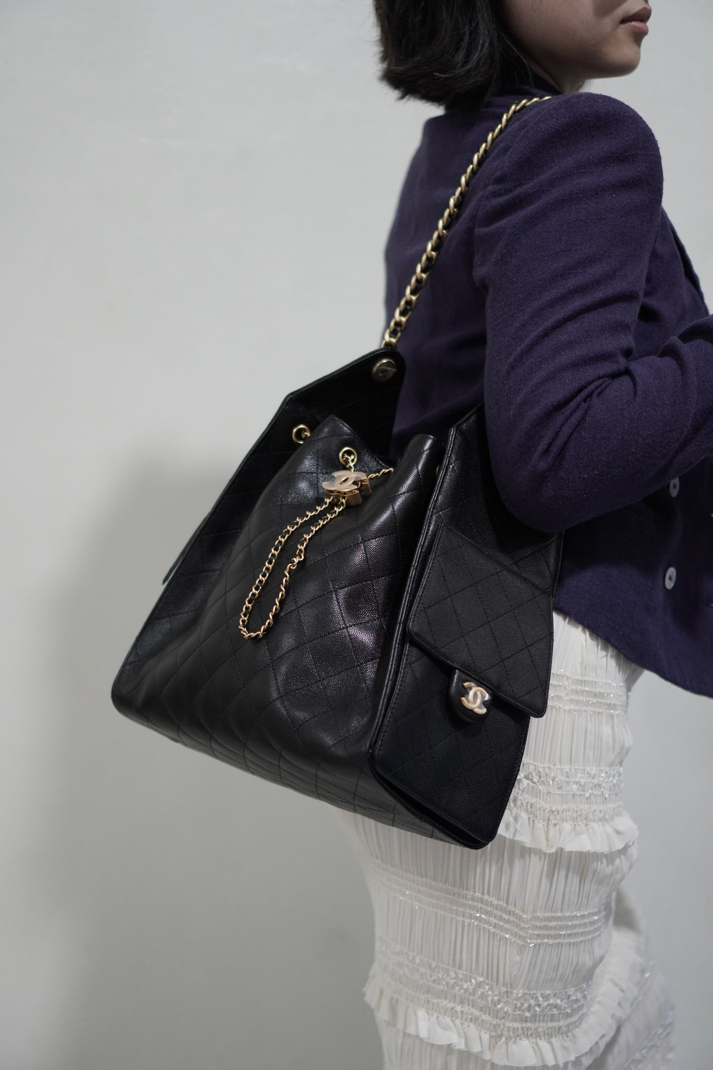 C25 Drawstring Bag in Black Caviar (Medium)