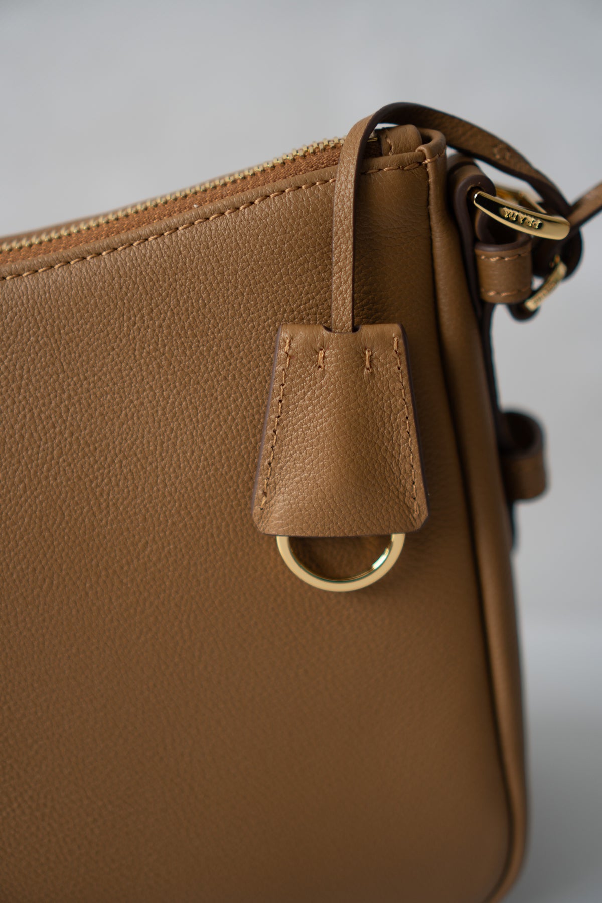 Arco Shoulder Bag – Caramel Brown Grained Leather with Gold Hardware