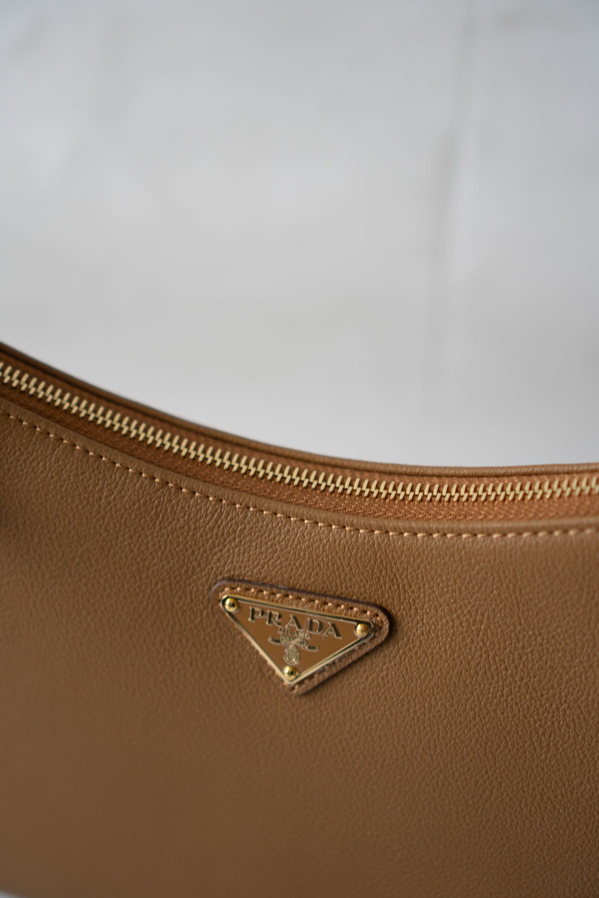 Arco Shoulder Bag – Caramel Brown Grained Leather with Gold Hardware