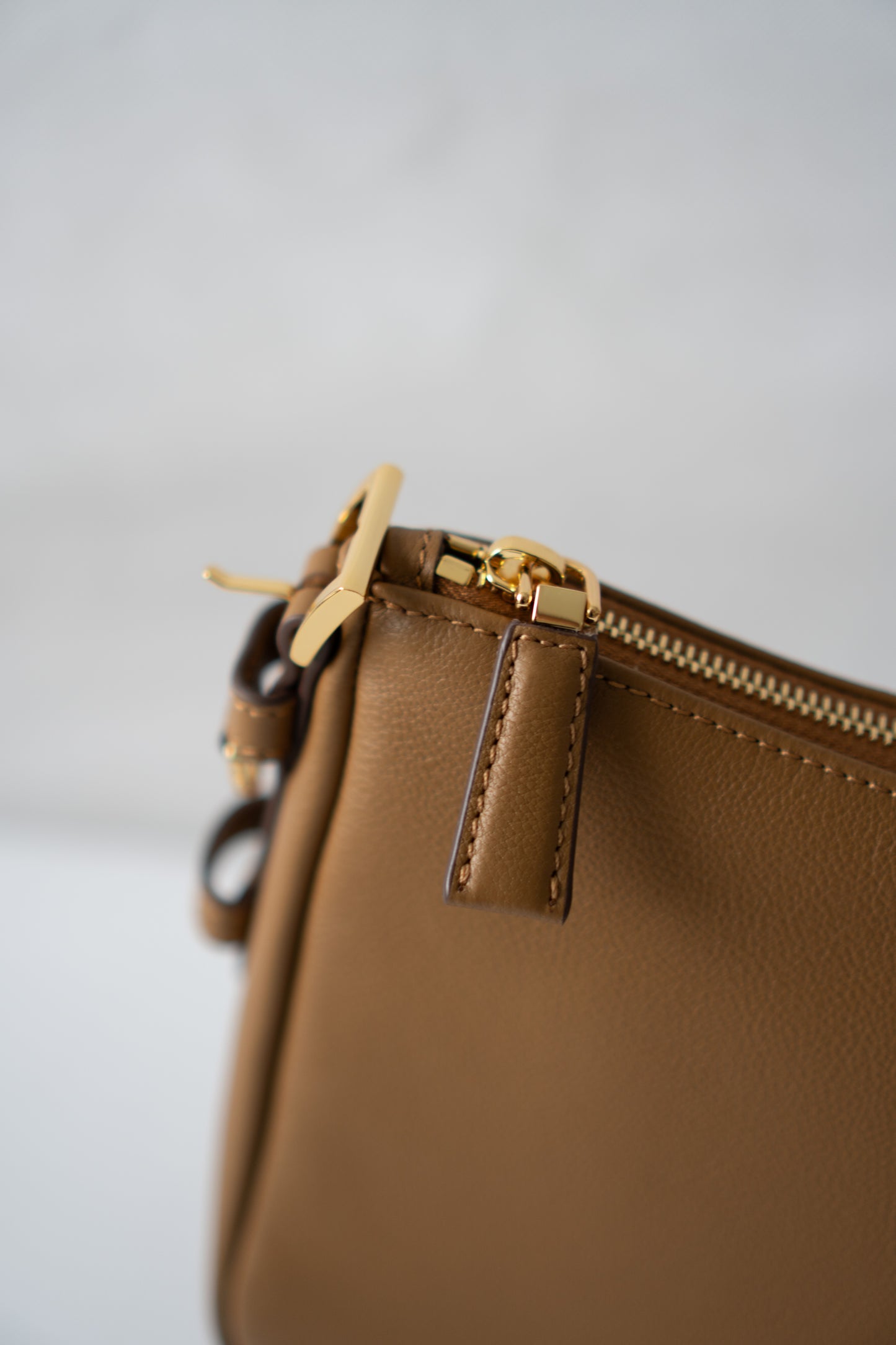 Arco Shoulder Bag – Caramel Brown Grained Leather with Gold Hardware
