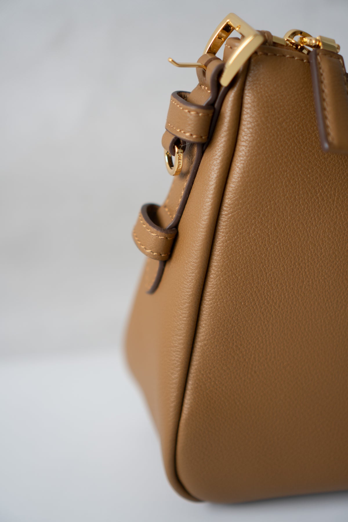 Arco Shoulder Bag – Caramel Brown Grained Leather with Gold Hardware