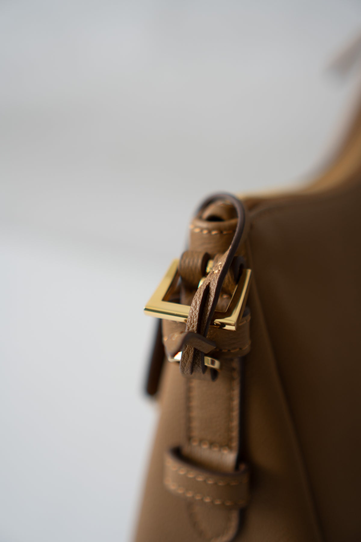 Arco Shoulder Bag – Caramel Brown Grained Leather with Gold Hardware