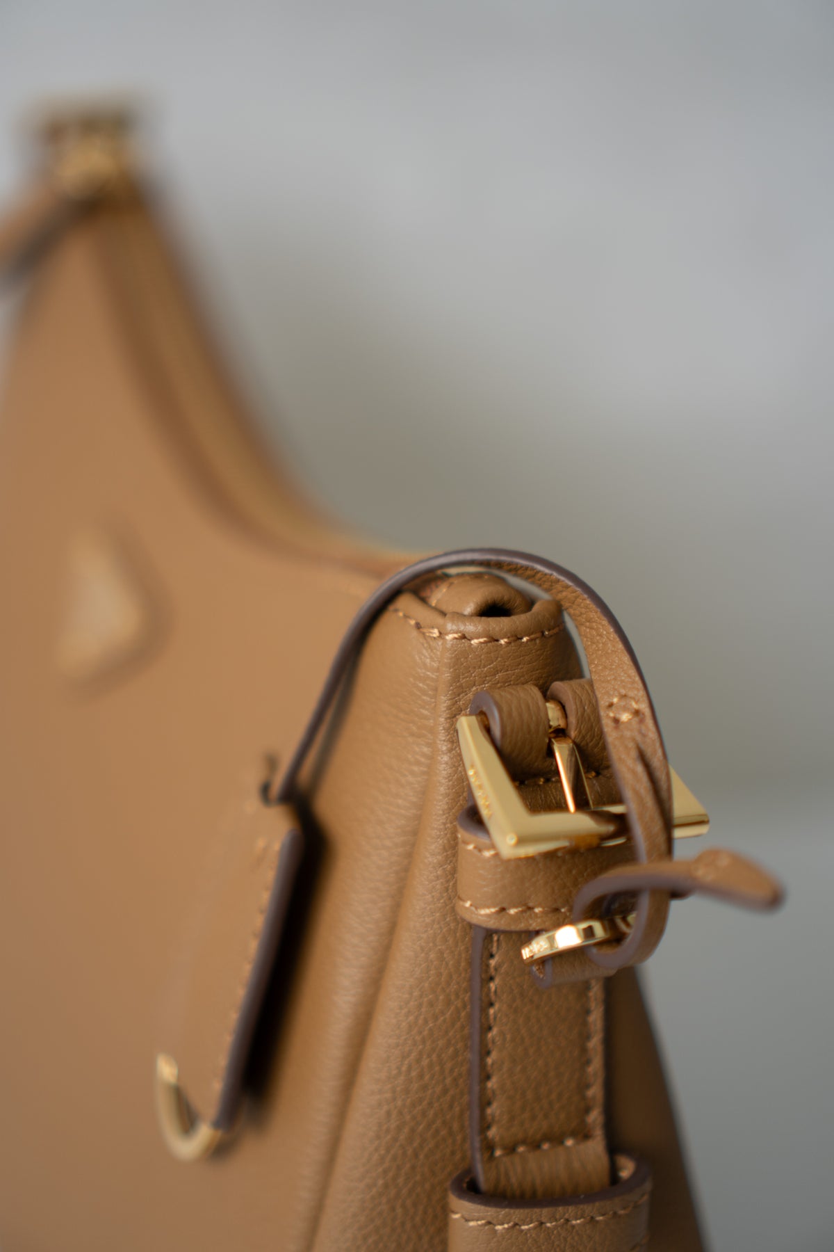 Arco Shoulder Bag – Caramel Brown Grained Leather with Gold Hardware