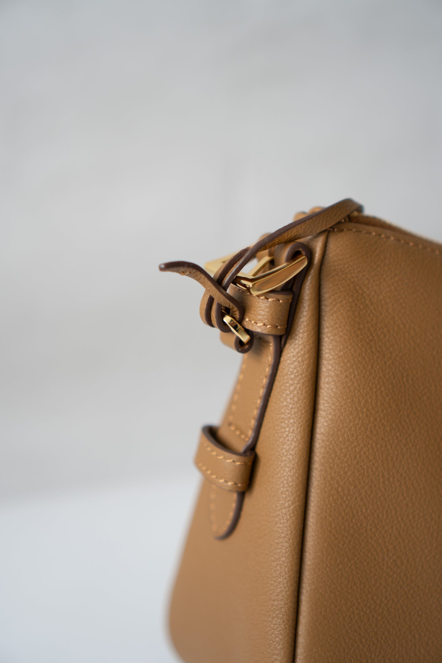 Arco Shoulder Bag – Caramel Brown Grained Leather with Gold Hardware