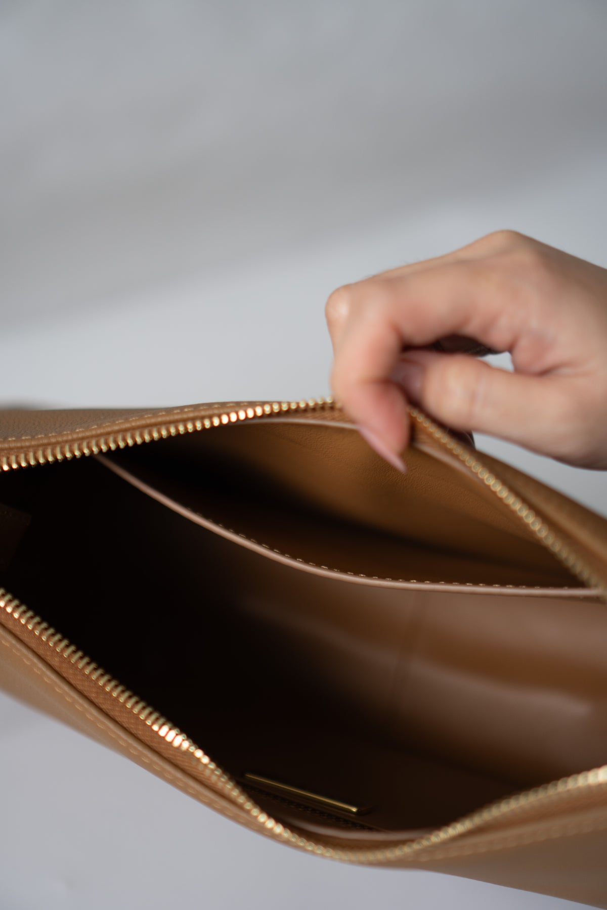 Arco Shoulder Bag – Caramel Brown Grained Leather with Gold Hardware