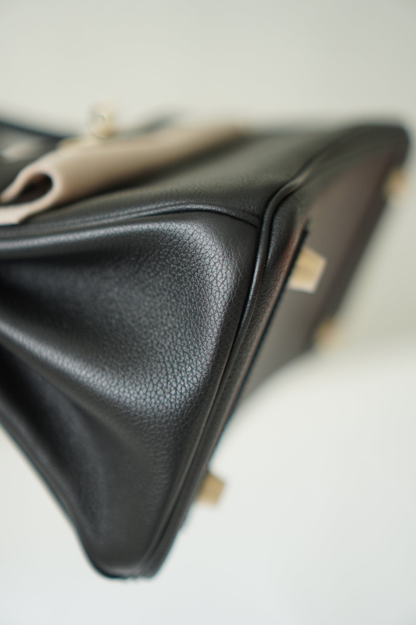 BK 29 in Black Togo