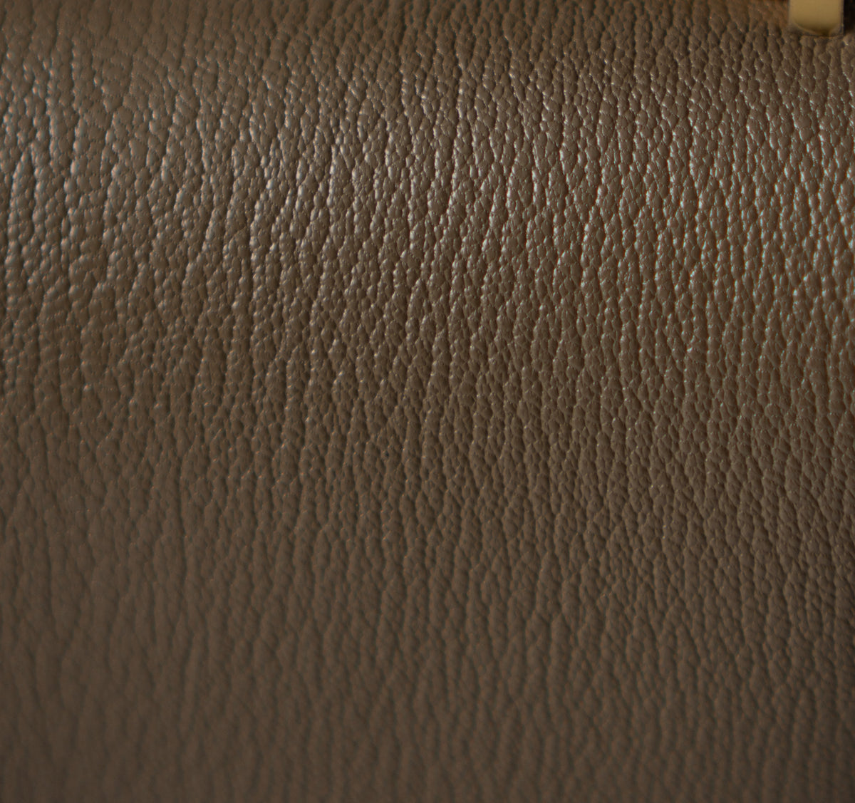 Constanc 18 – Etoupe Epsom Leather with Gold Hardware