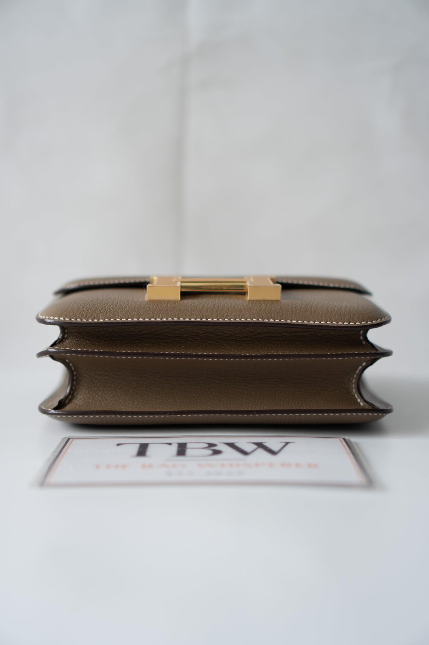 Constanc 18 – Etoupe Epsom Leather with Gold Hardware