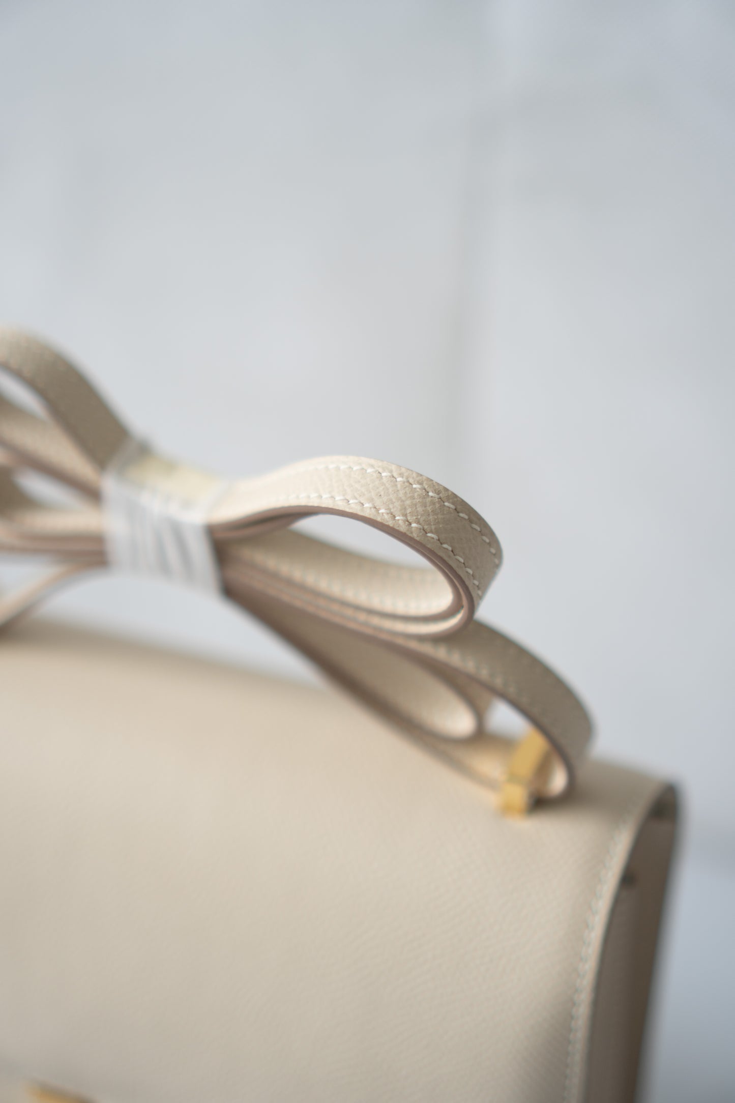 Constanc 18 – Craie Epsom Leather with Gold Hardware