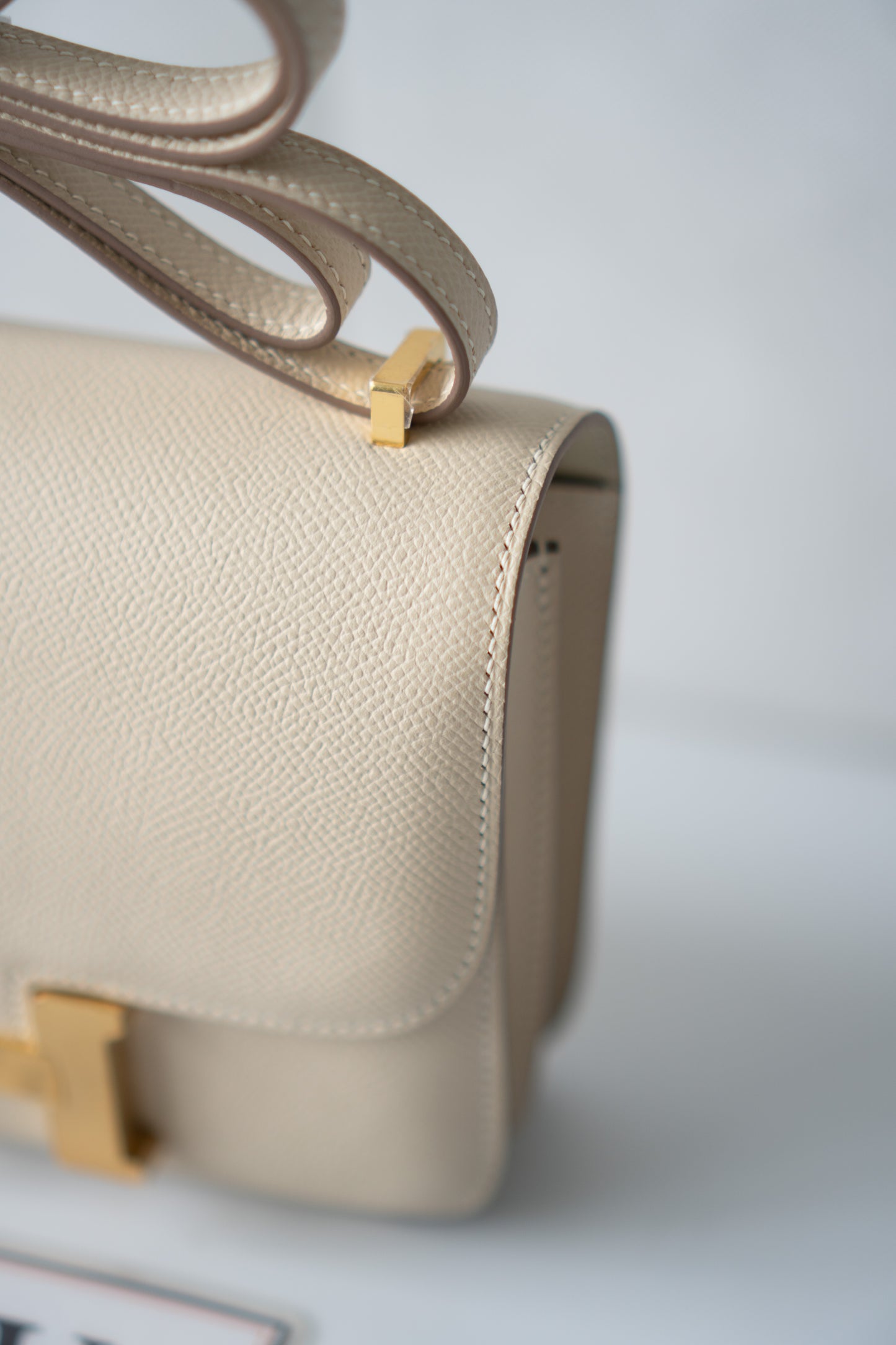 Constanc 18 – Craie Epsom Leather with Gold Hardware
