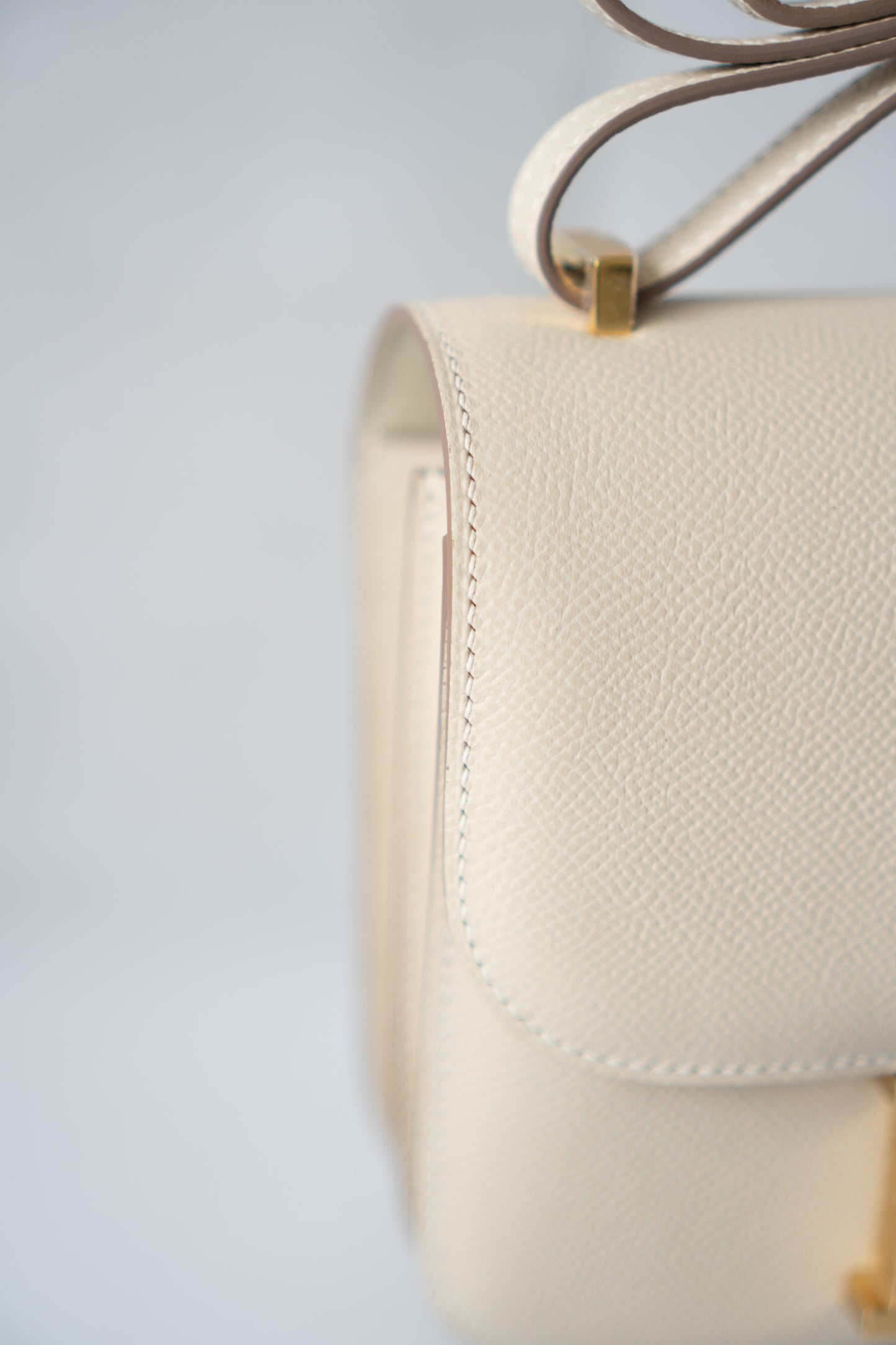 Constanc 18 – Craie Epsom Leather with Gold Hardware