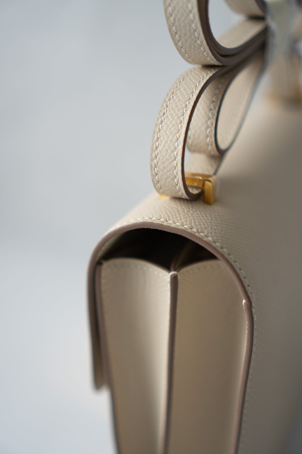 Constanc 18 – Craie Epsom Leather with Gold Hardware