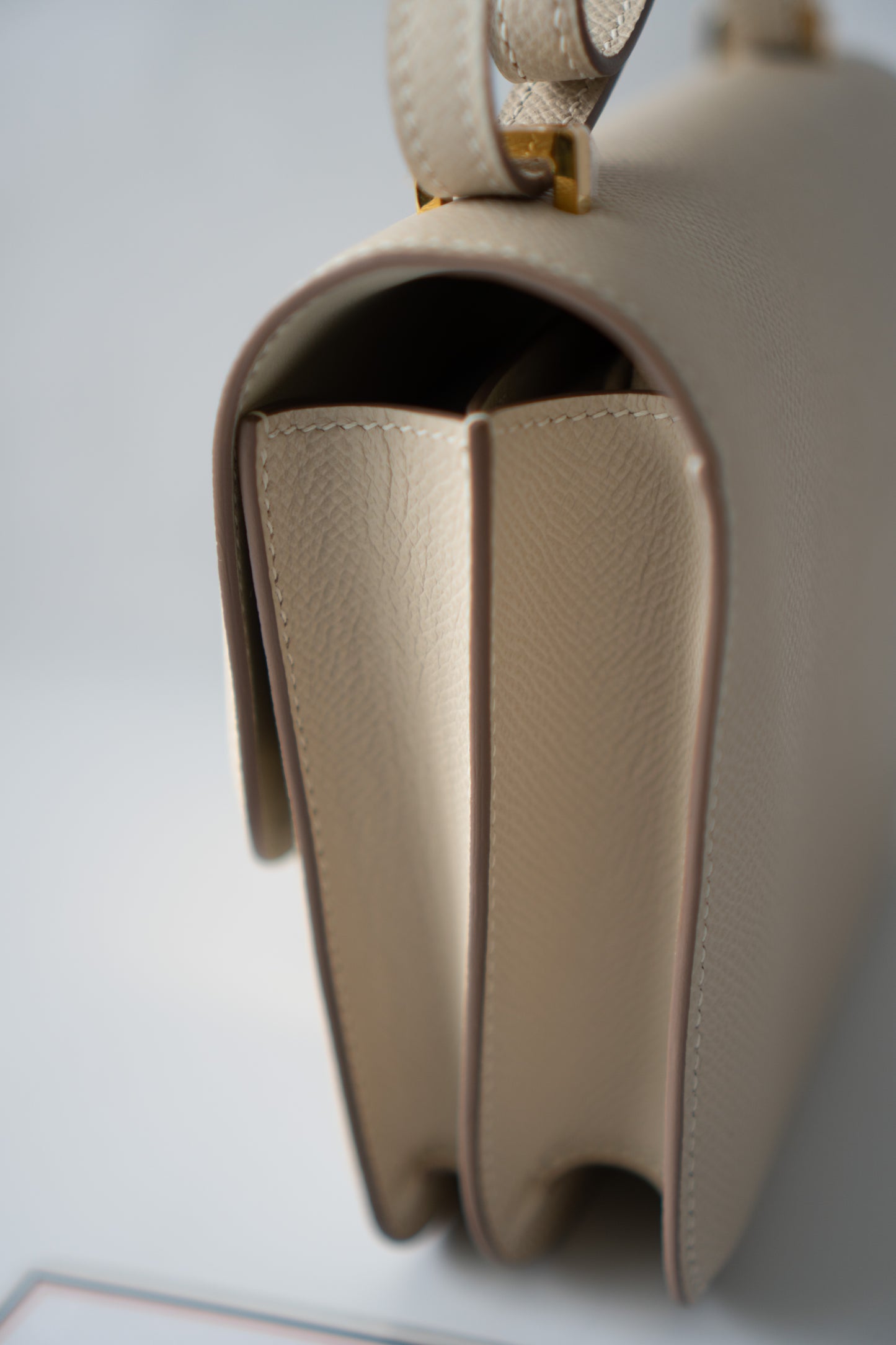 Constanc 18 – Craie Epsom Leather with Gold Hardware