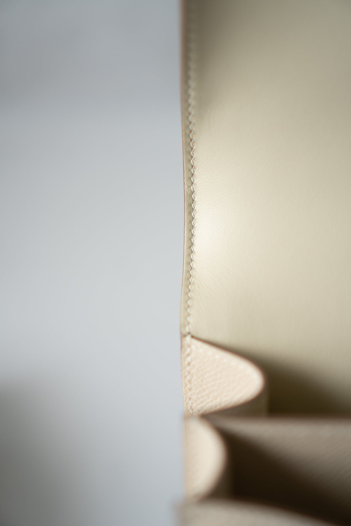 Constanc 18 – Craie Epsom Leather with Gold Hardware