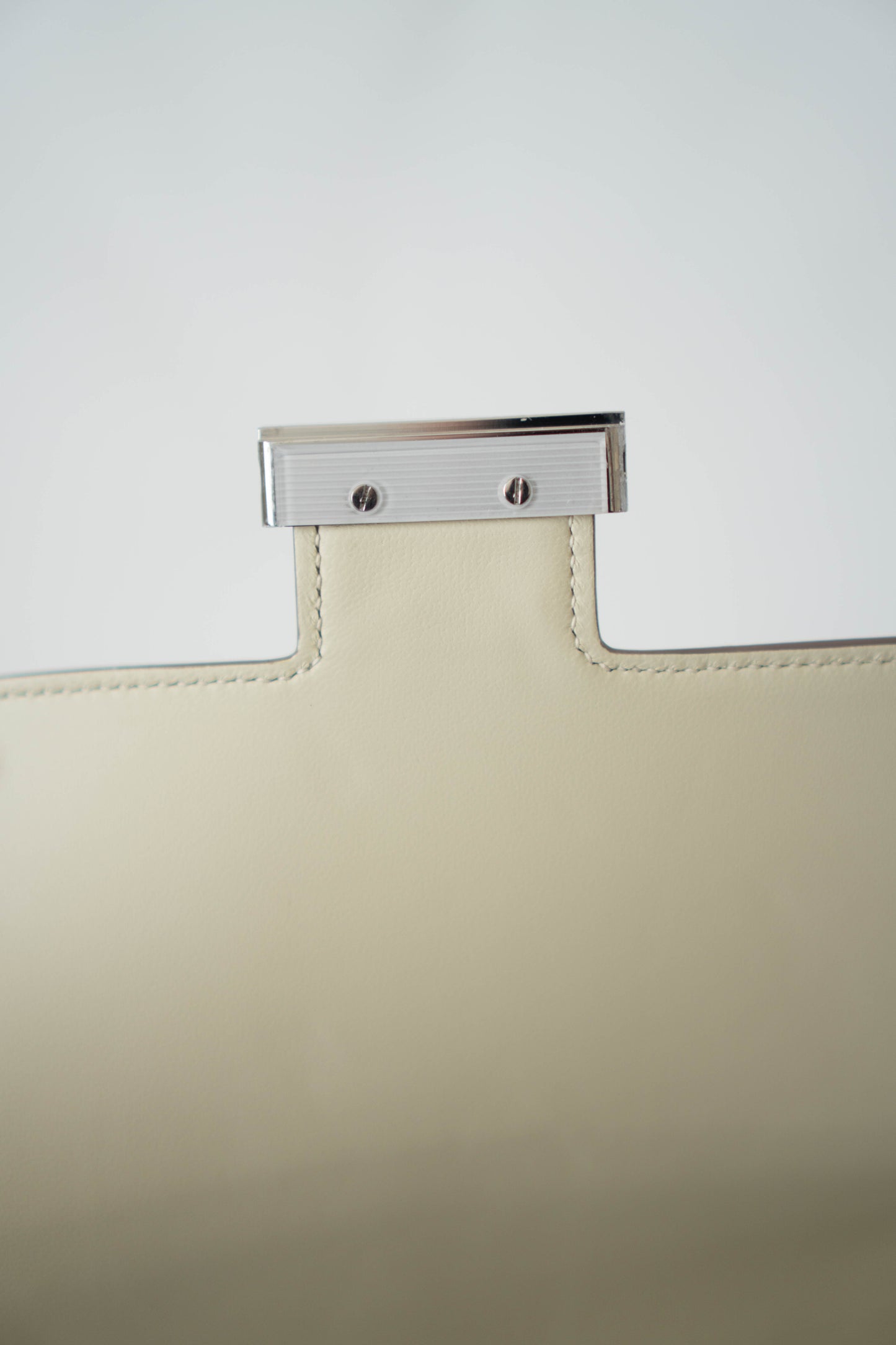 Constanc 23 – Craie Epsom Leather with Palladium Hardware