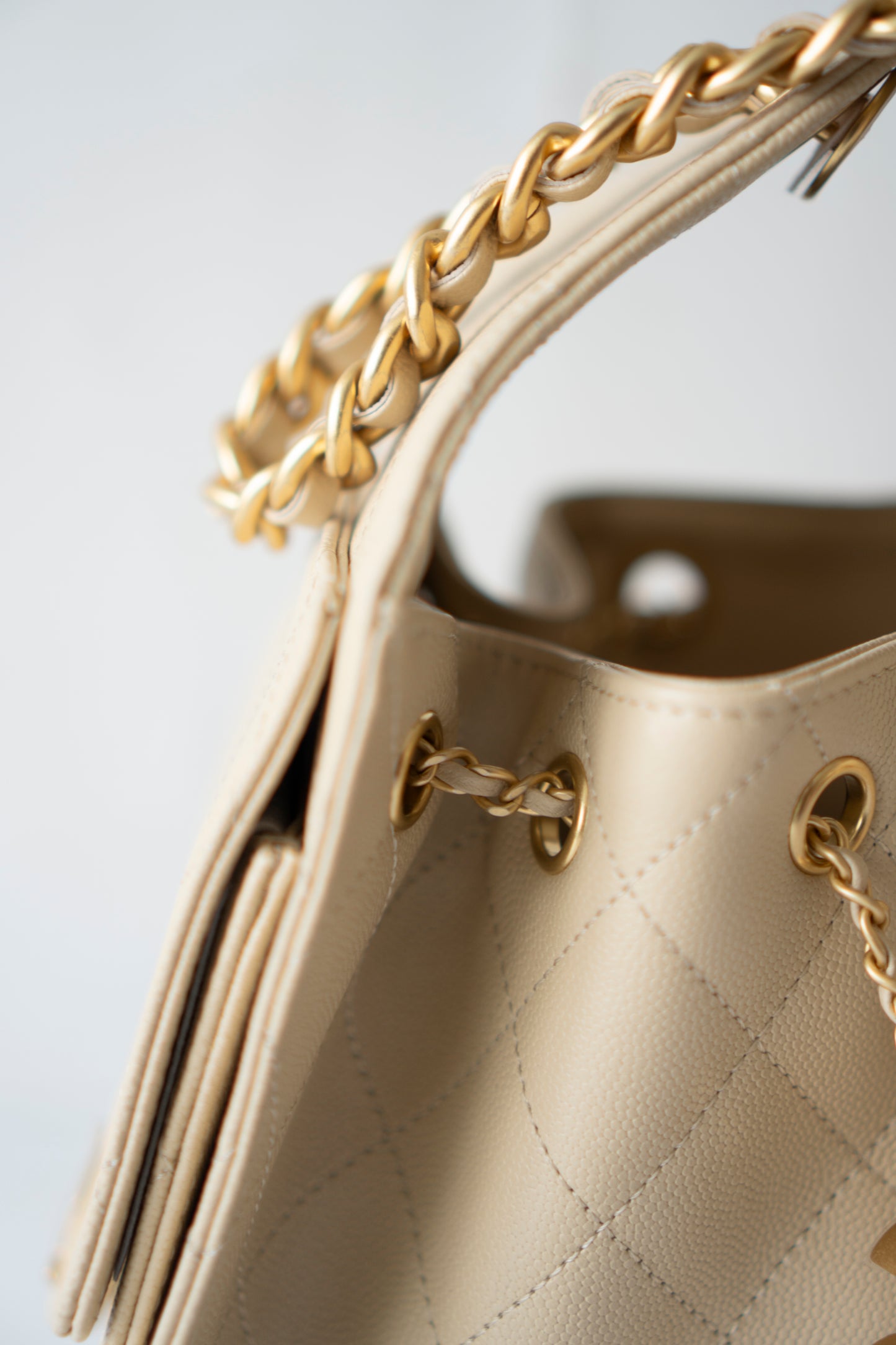 C25 Drawstring Tote in Beige Caviar Leather