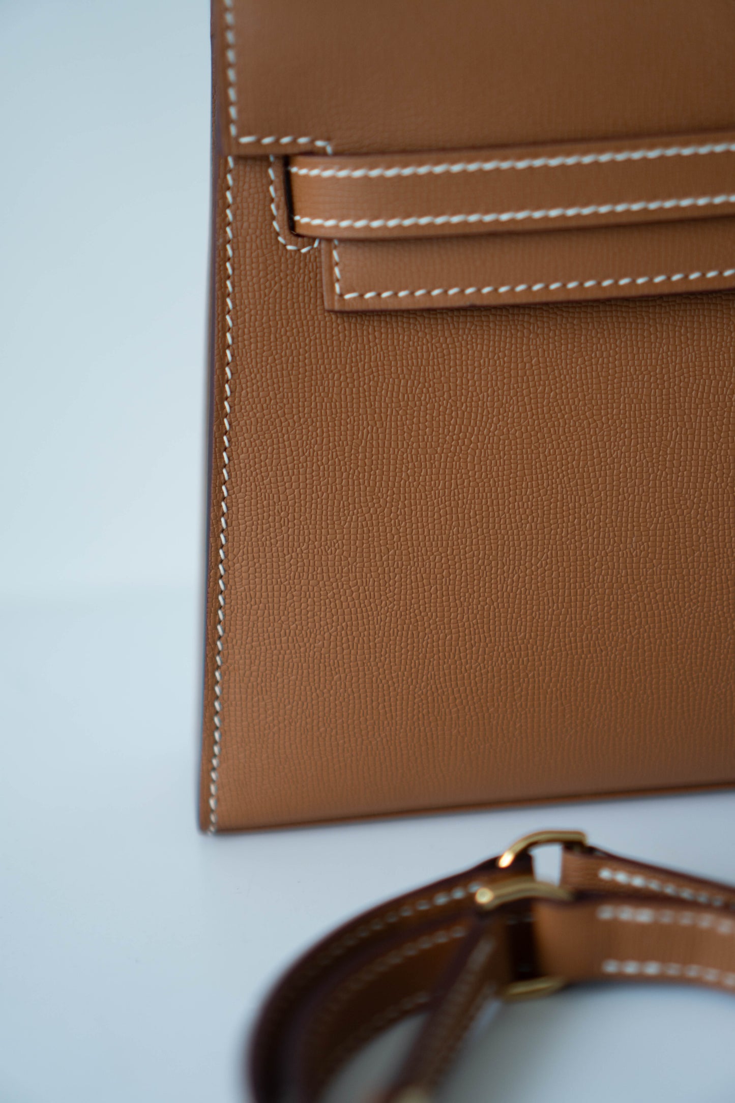 KL Elan – Gold Madame Leather with Gold Hardware
