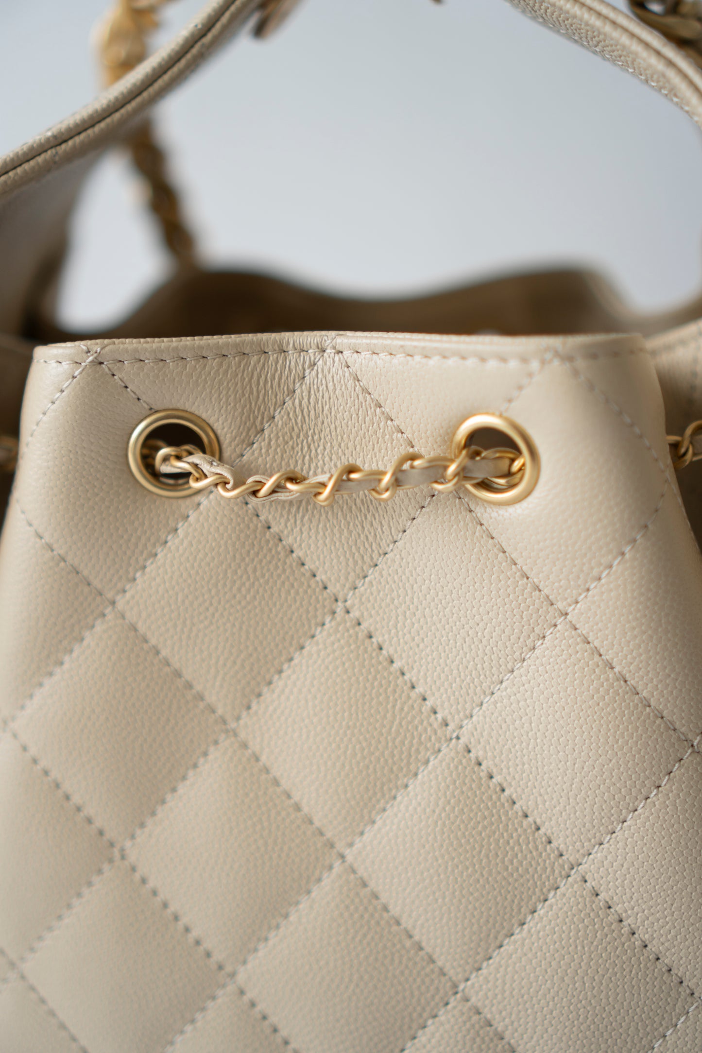 C25 Drawstring Tote in Beige Caviar Leather