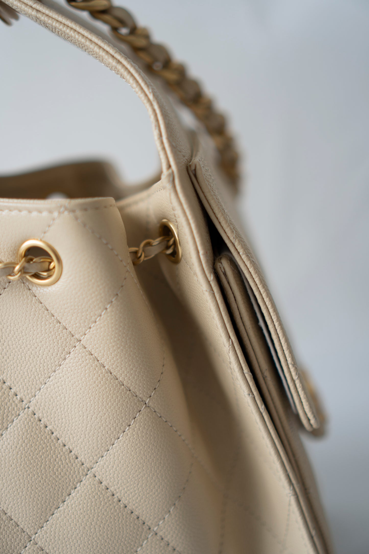 C25 Drawstring Tote in Beige Caviar Leather
