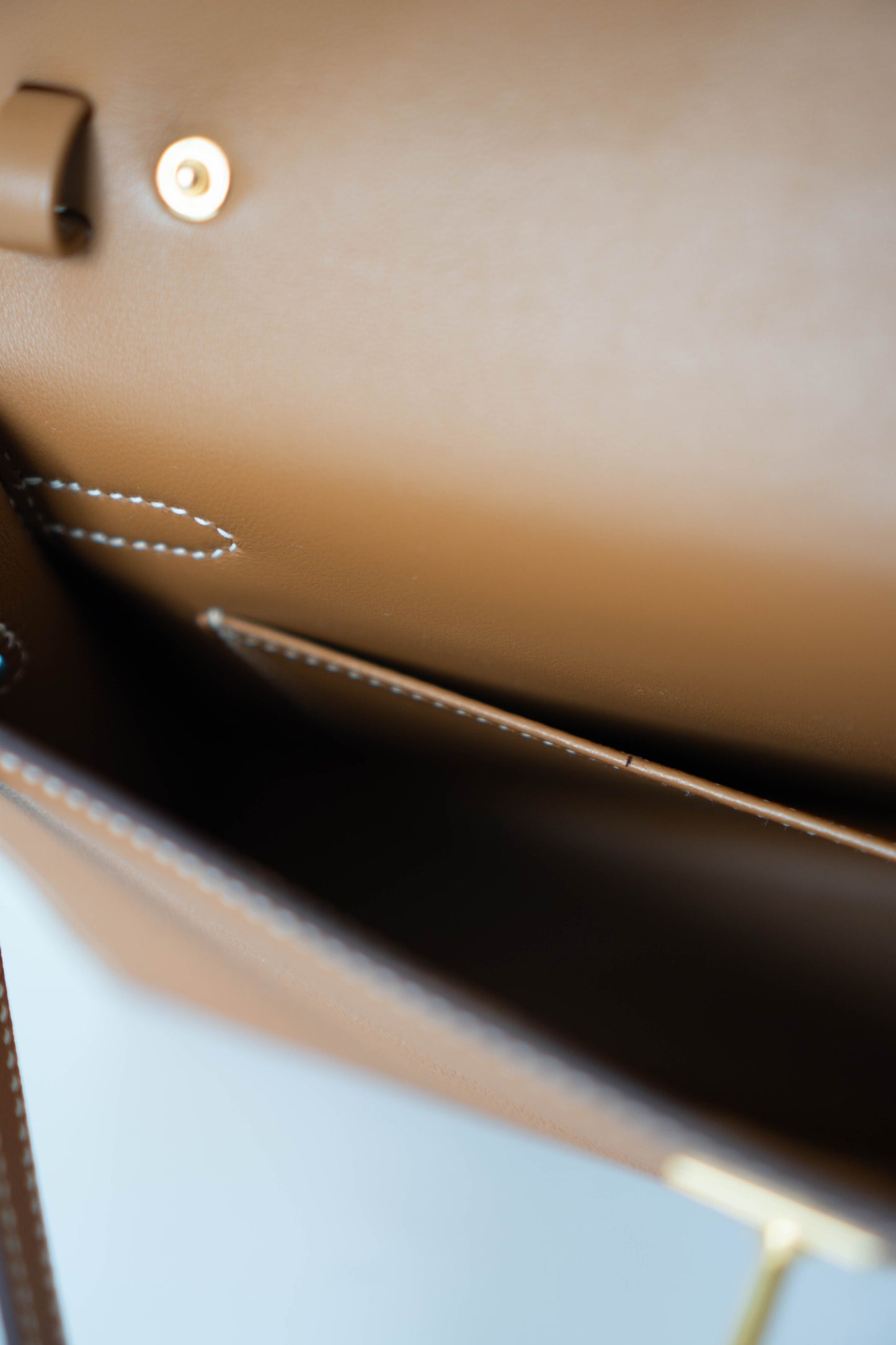KL Elan – Gold Madame Leather with Gold Hardware