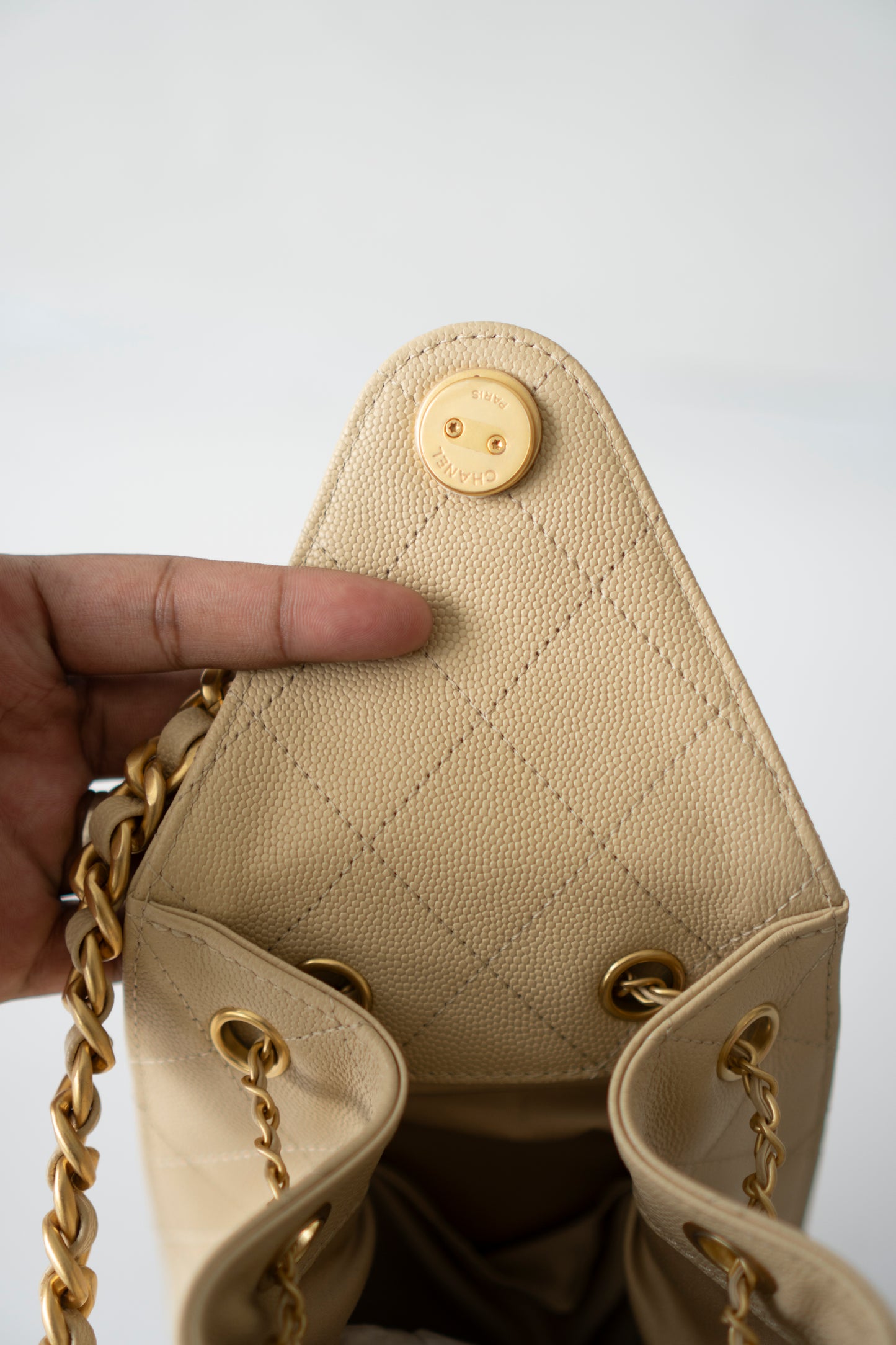 C25 Drawstring Tote in Beige Caviar Leather