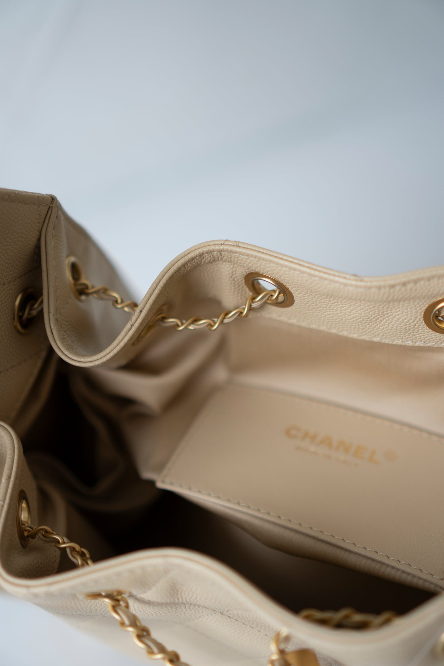 C25 Drawstring Tote in Beige Caviar Leather