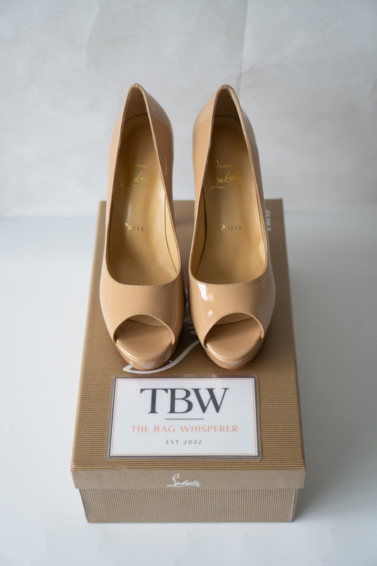 Peep-Toe Platform Pumps – Nude Patent Leather with Signature Red Soles