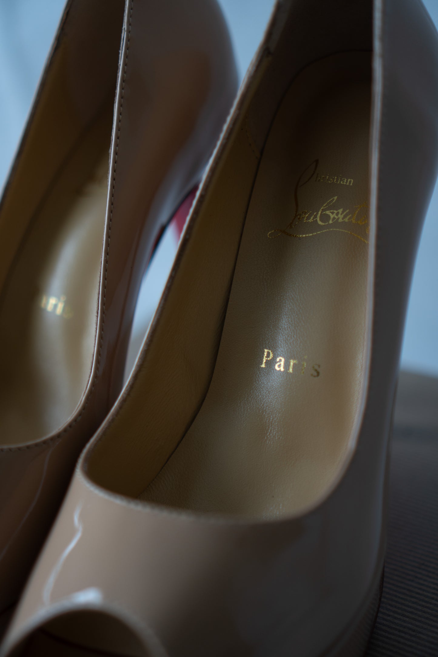 Peep-Toe Platform Pumps – Nude Patent Leather with Signature Red Soles
