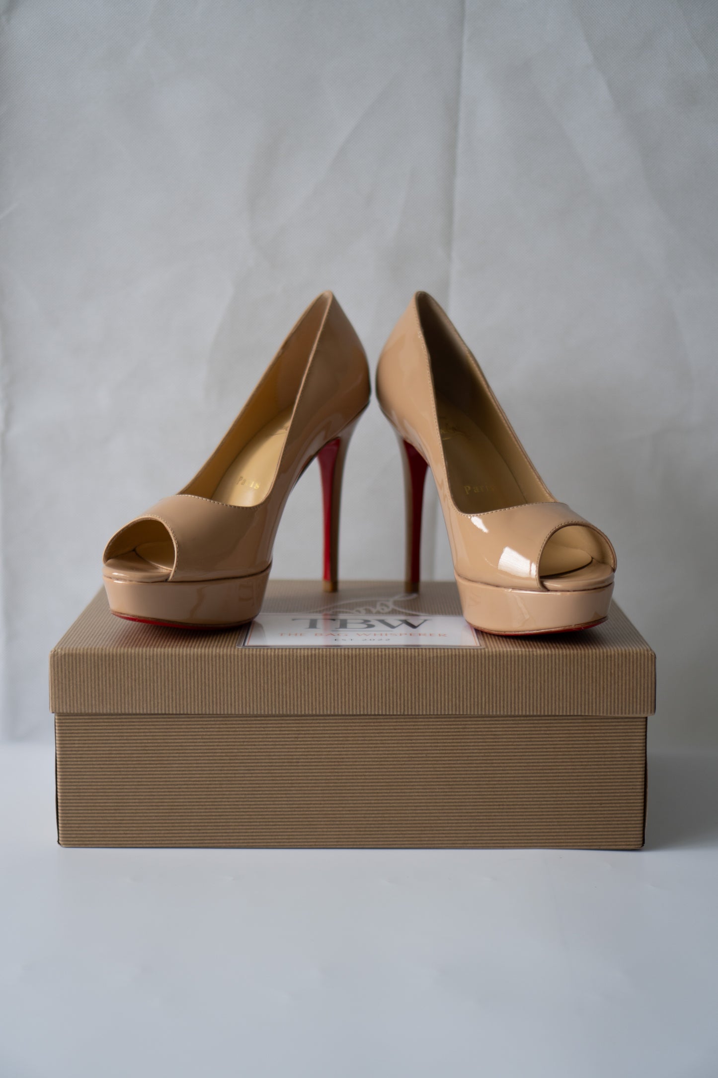 Peep-Toe Platform Pumps – Nude Patent Leather with Signature Red Soles