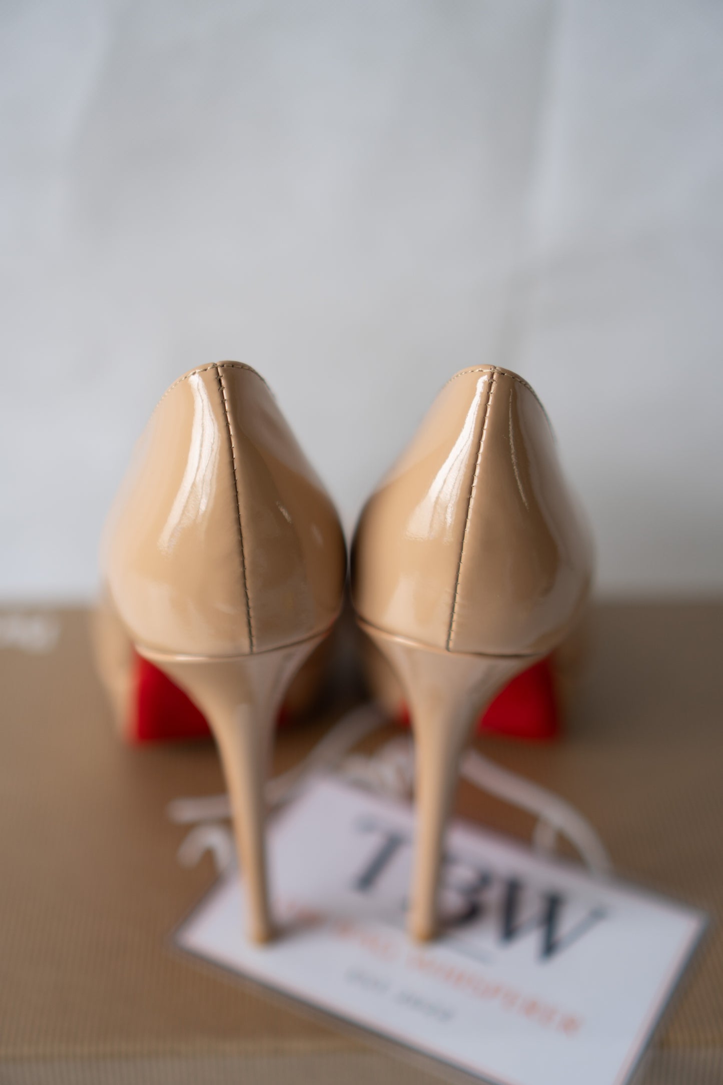 Peep-Toe Platform Pumps – Nude Patent Leather with Signature Red Soles