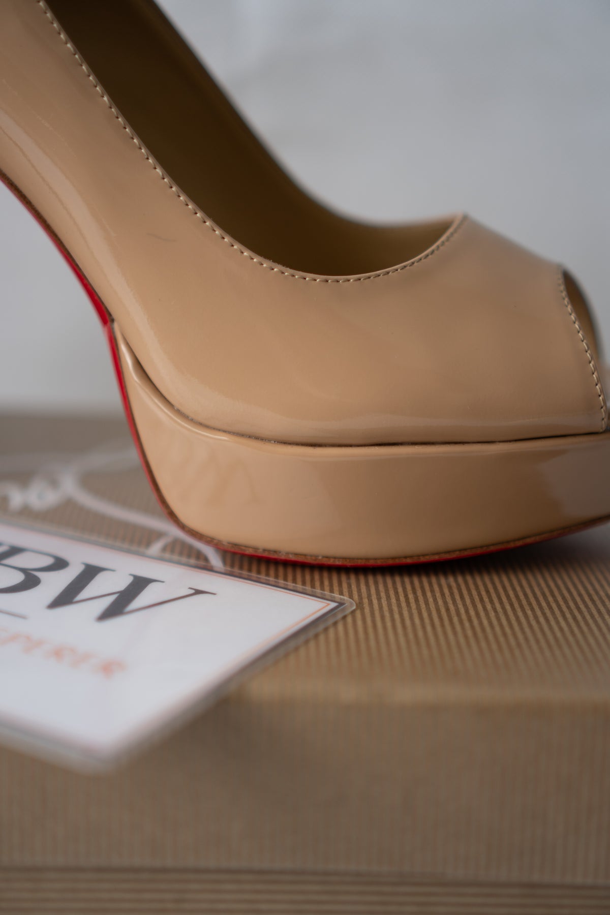 Peep-Toe Platform Pumps – Nude Patent Leather with Signature Red Soles