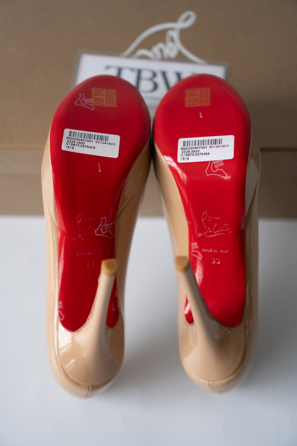 Peep-Toe Platform Pumps – Nude Patent Leather with Signature Red Soles