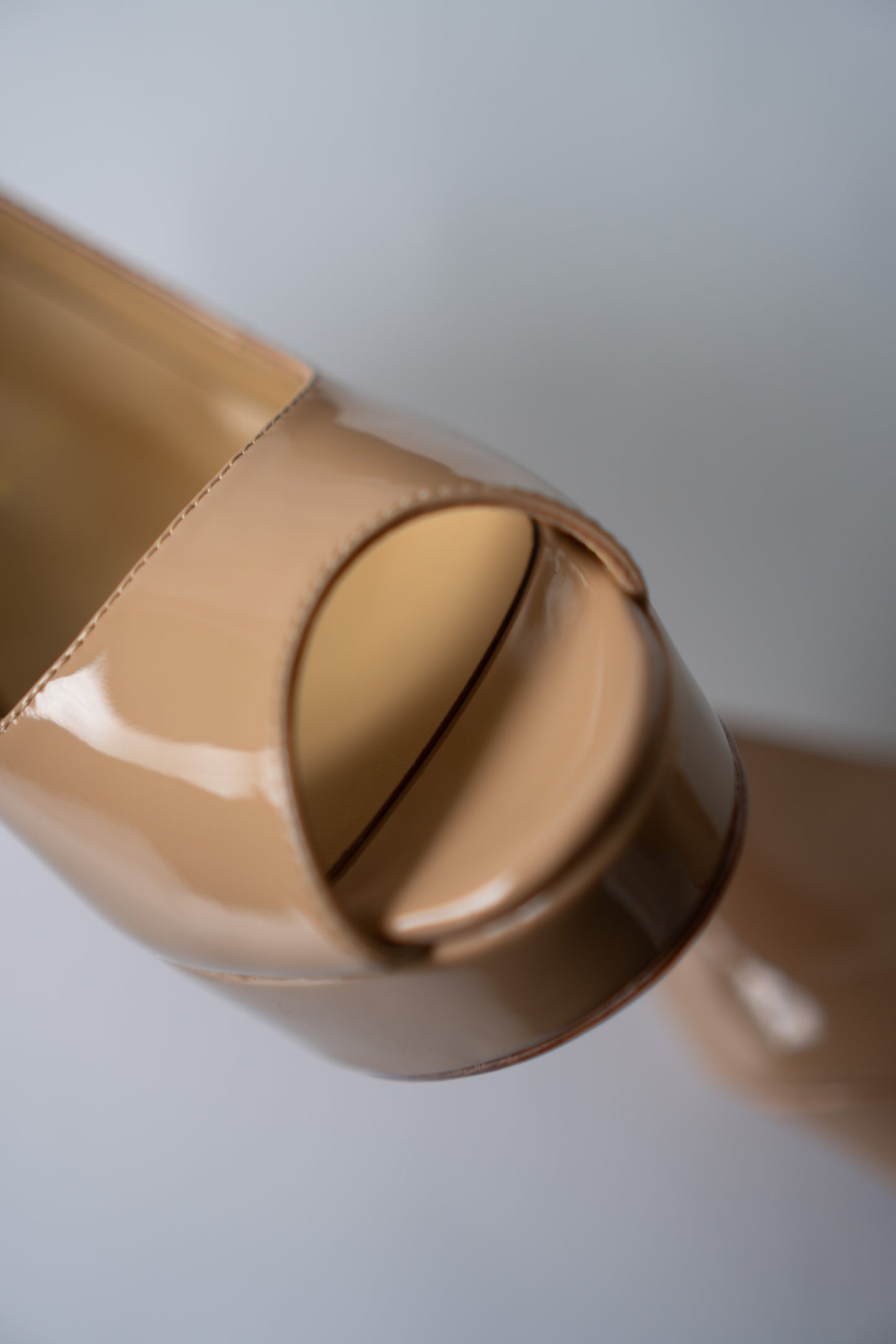 Peep-Toe Platform Pumps – Nude Patent Leather with Signature Red Soles
