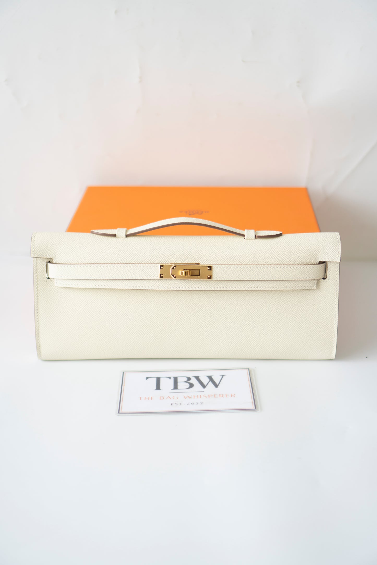 Kelly Cut – Craie Epsom with Gold Hardware