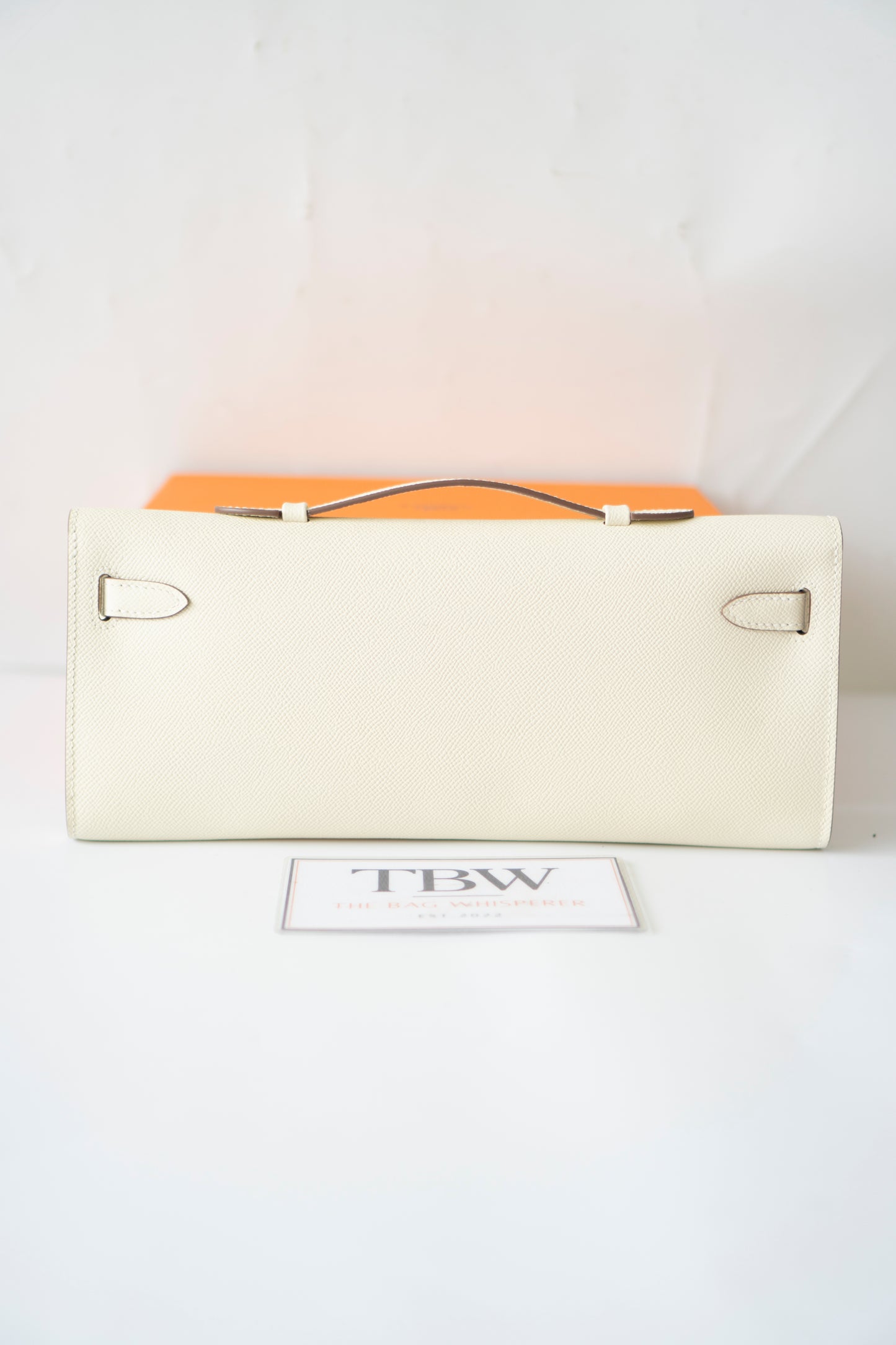 Kelly Cut – Craie Epsom with Gold Hardware