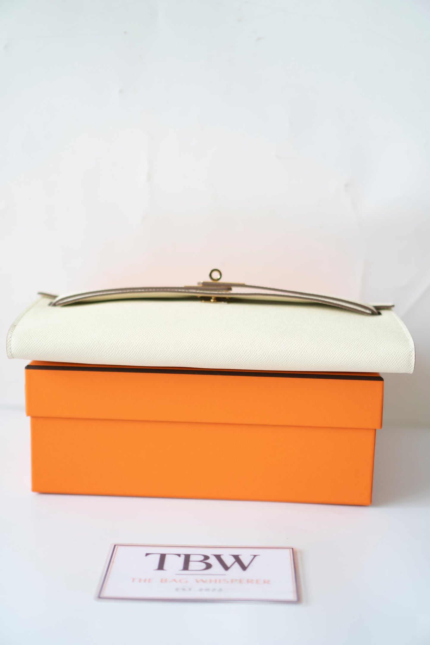 Kelly Cut – Craie Epsom with Gold Hardware