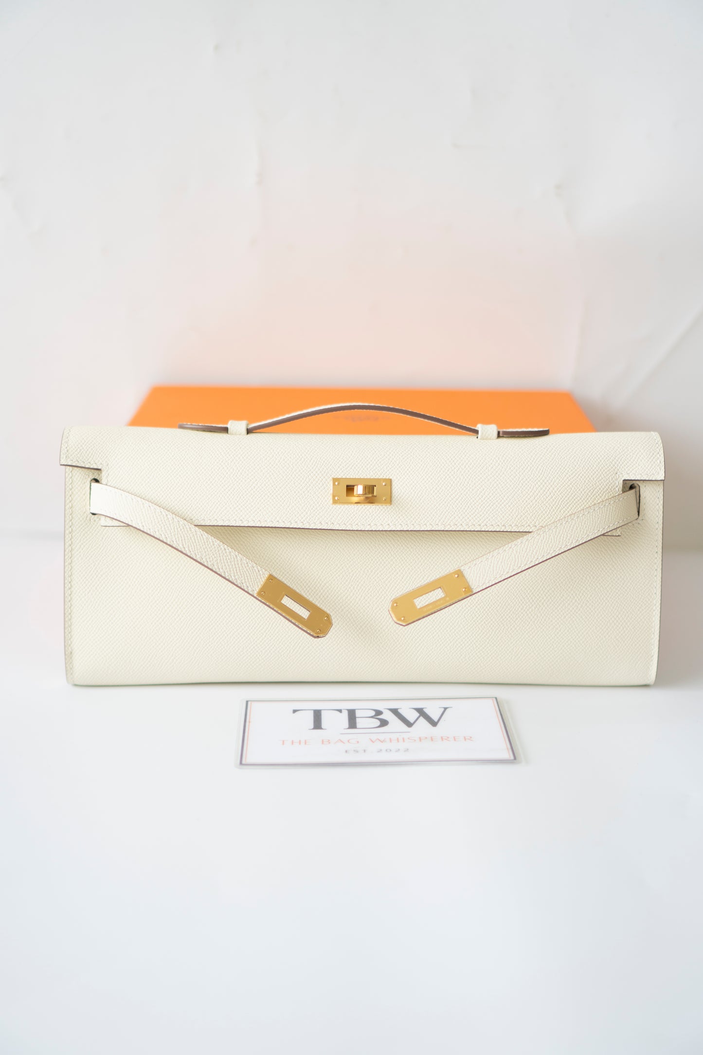 Kelly Cut – Craie Epsom with Gold Hardware