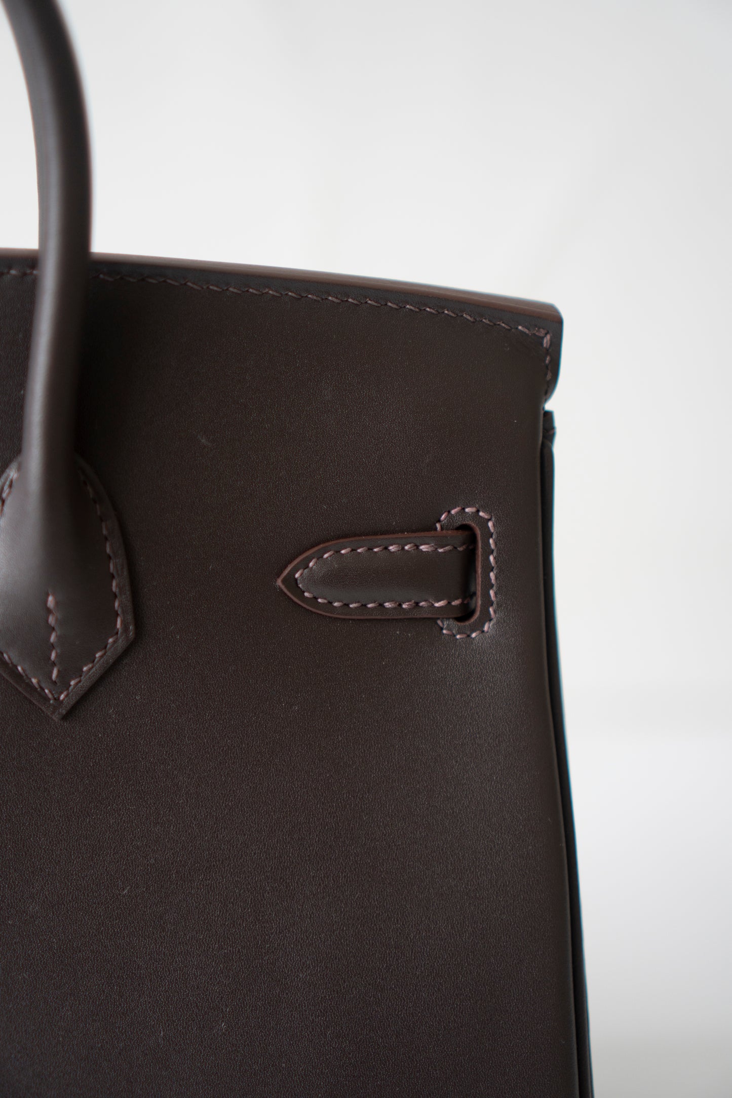 BK 25 in Ebene Saddle Leather with Permabrass Hardware