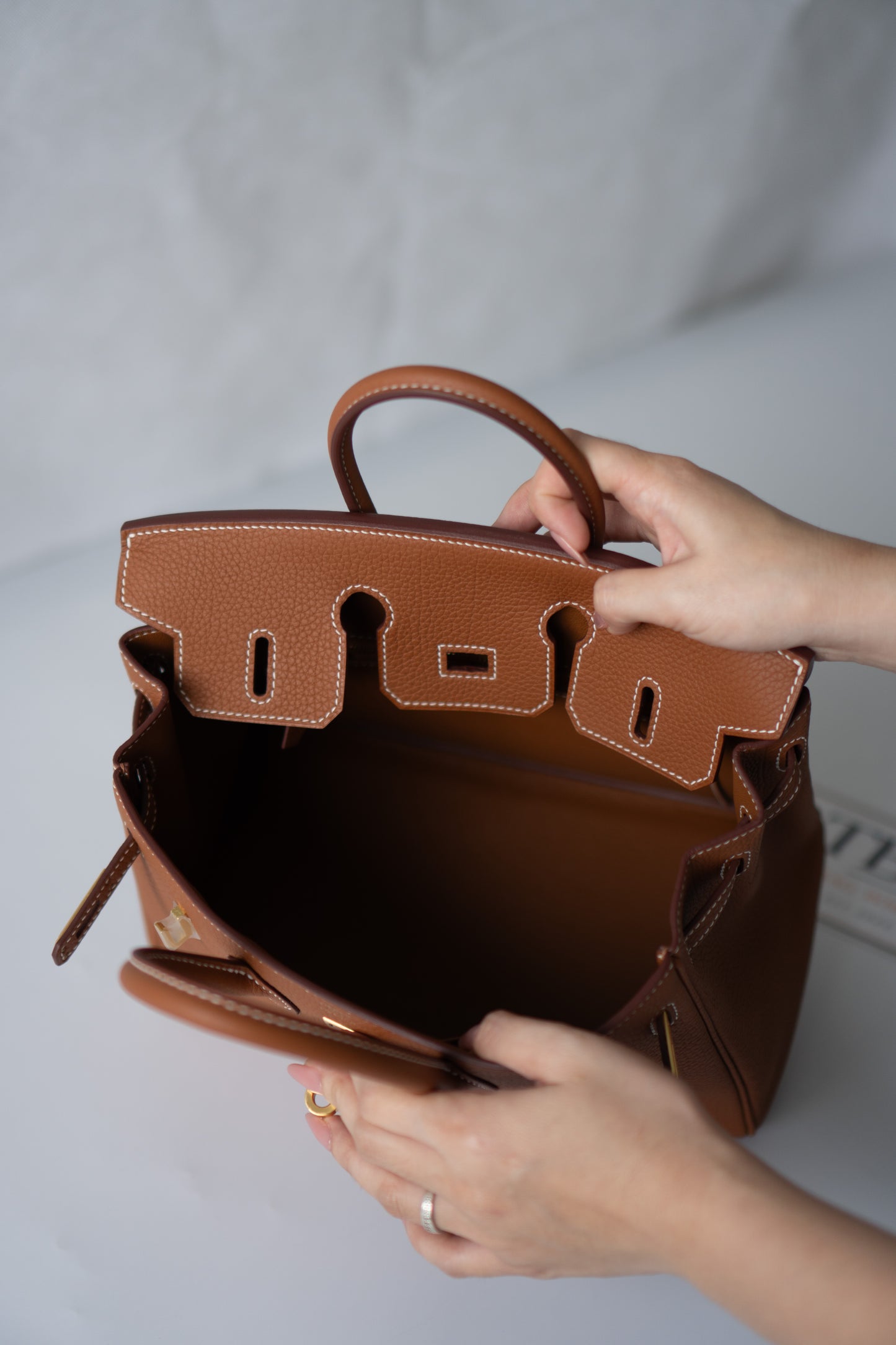 BK 25 – Gold Togo Leather with Gold Hardware