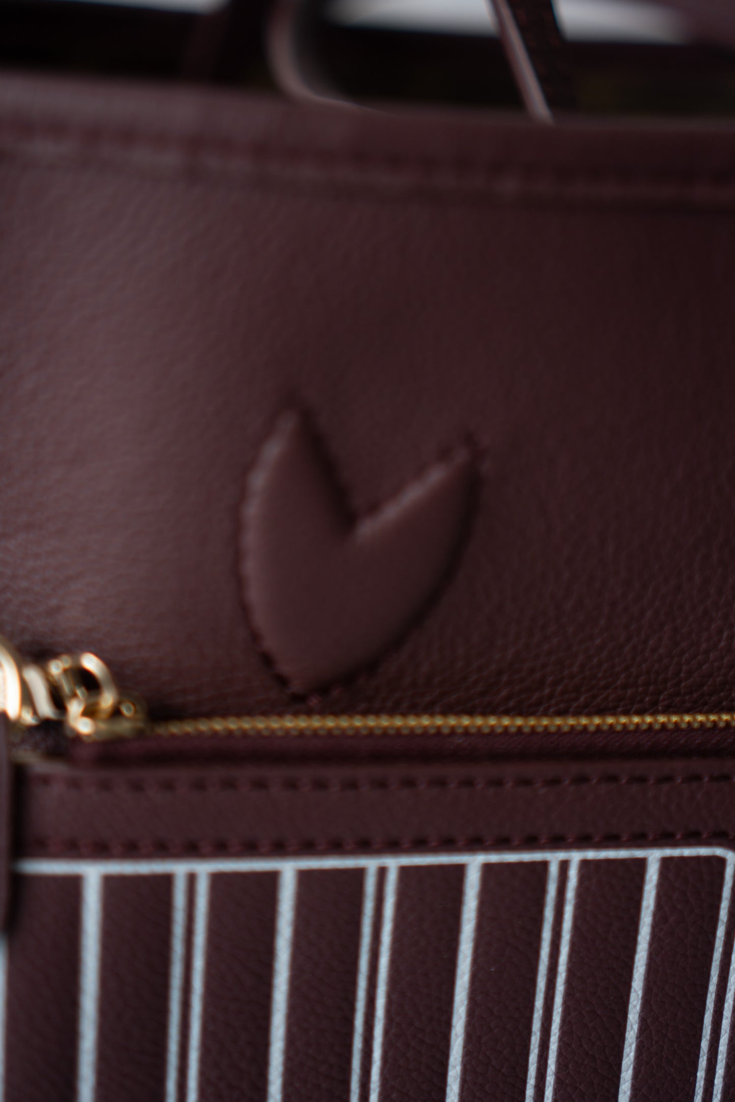 Neverfull Inside Out MM – Monogram / Dark Burgundy (Grained Leather) with Gold Hardware
