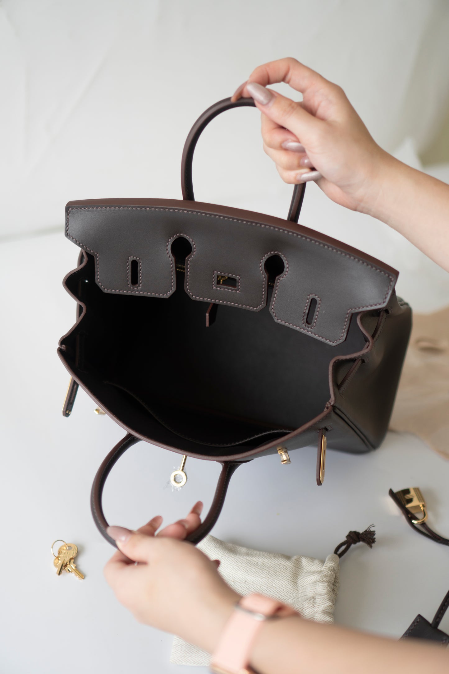 BK 25 in Ebene Saddle Leather with Permabrass Hardware