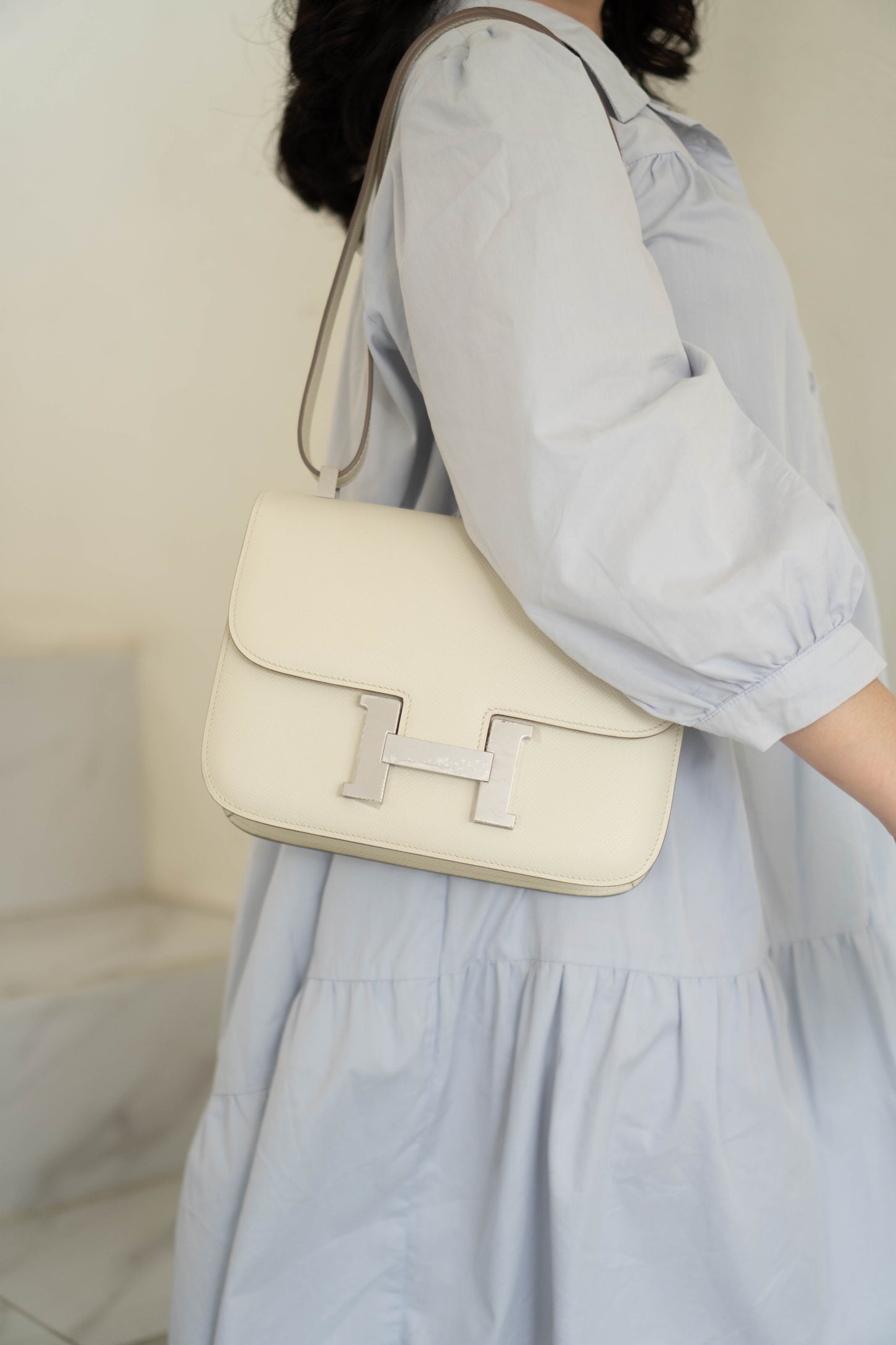 Constanc 23 – Craie Epsom Leather with Palladium Hardware
