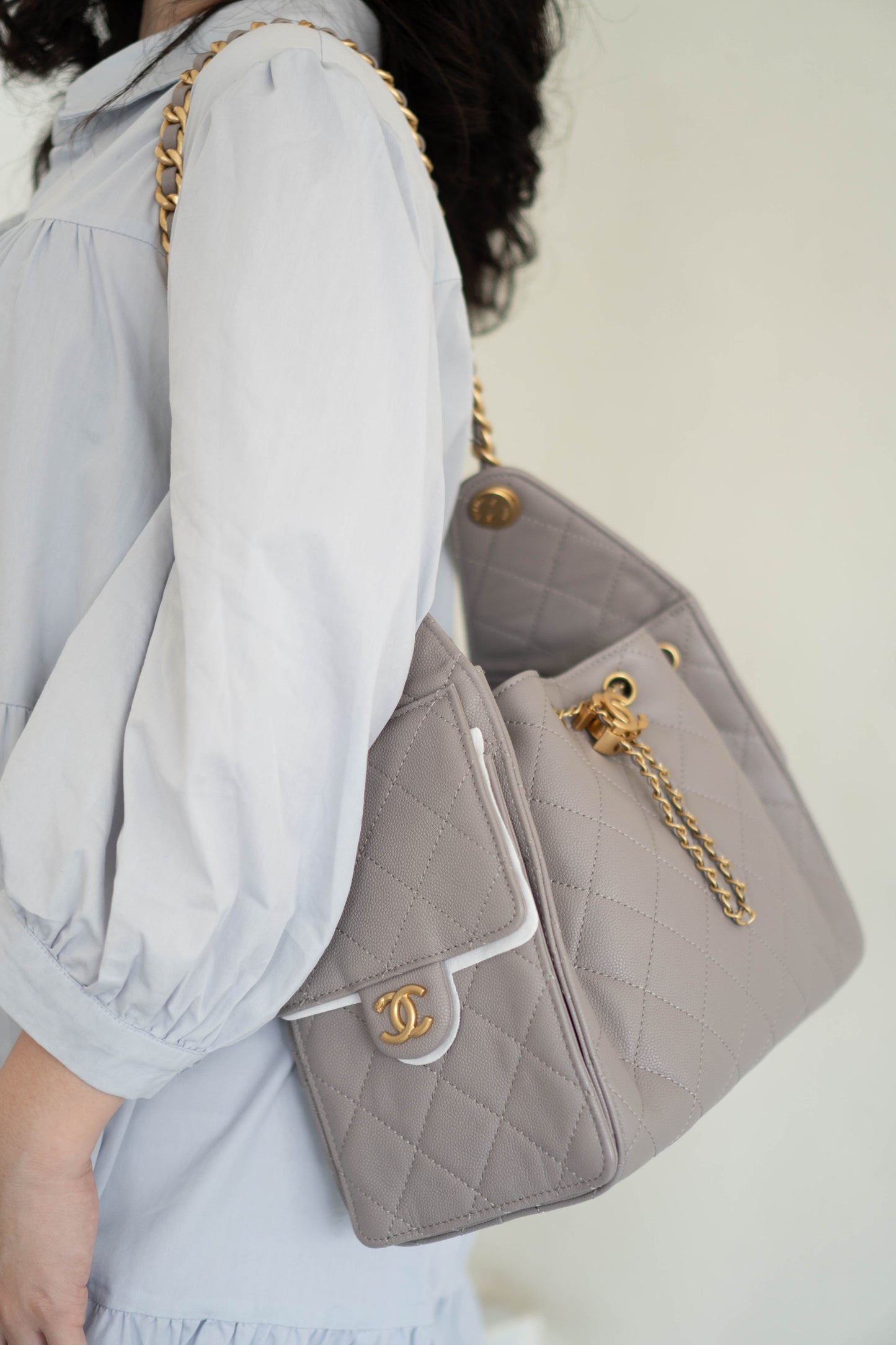 25K Small Hobo Bag – Lilac Grained Calfskin with Gold Hardware