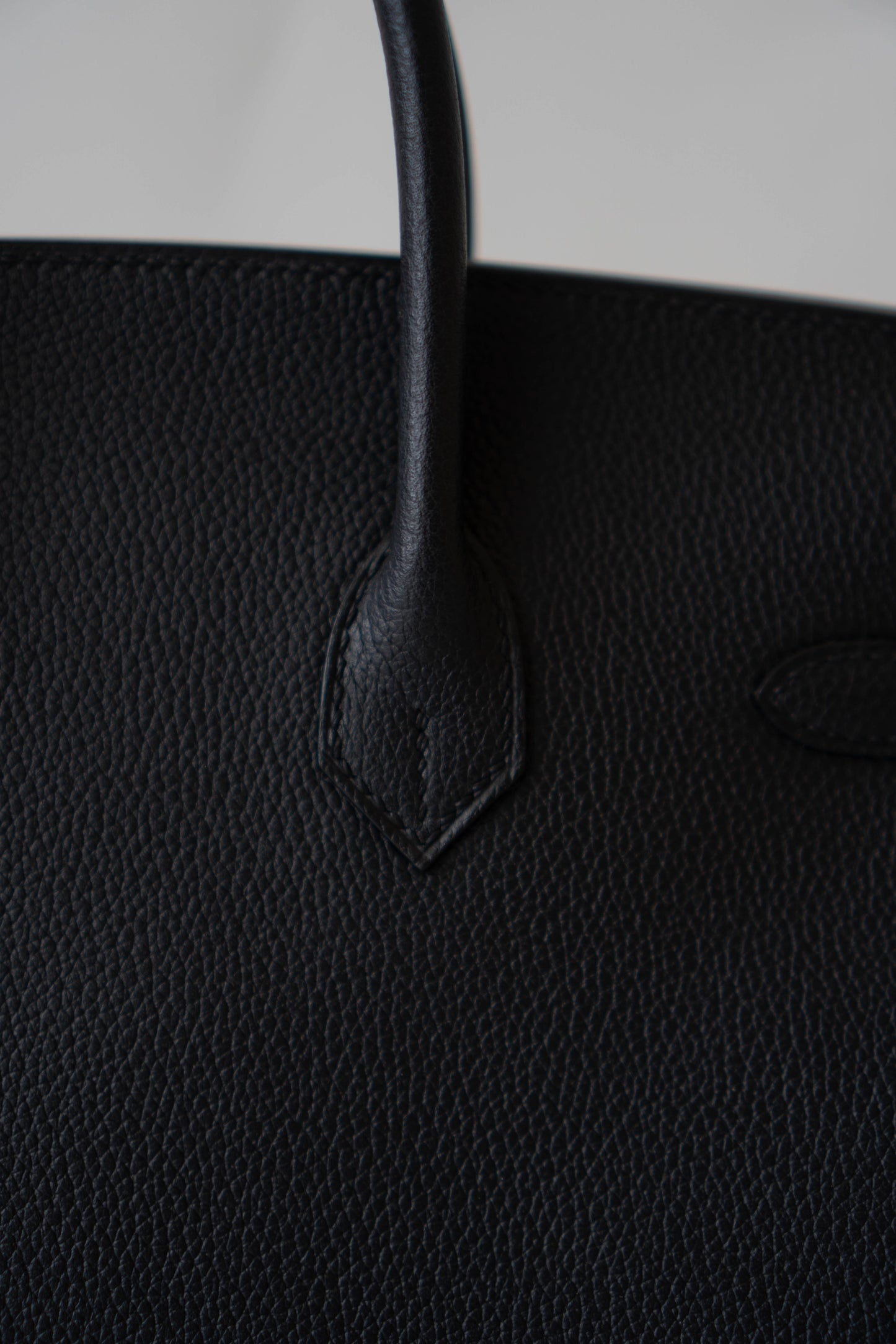BK 25 – Noir Evercolor Leather with Gold Hardware