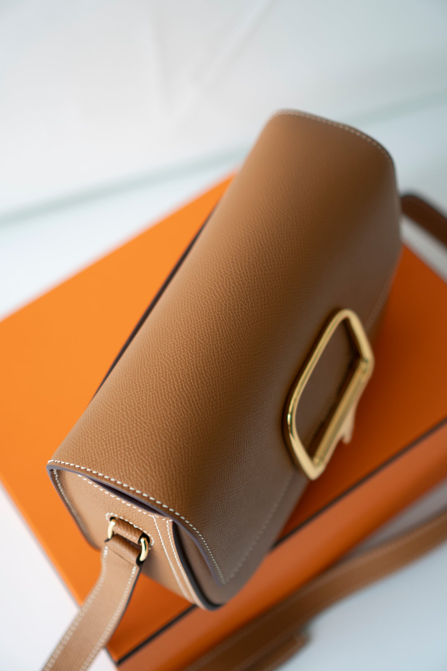 Della Élan – Gold Epsom with Gold Hardware
