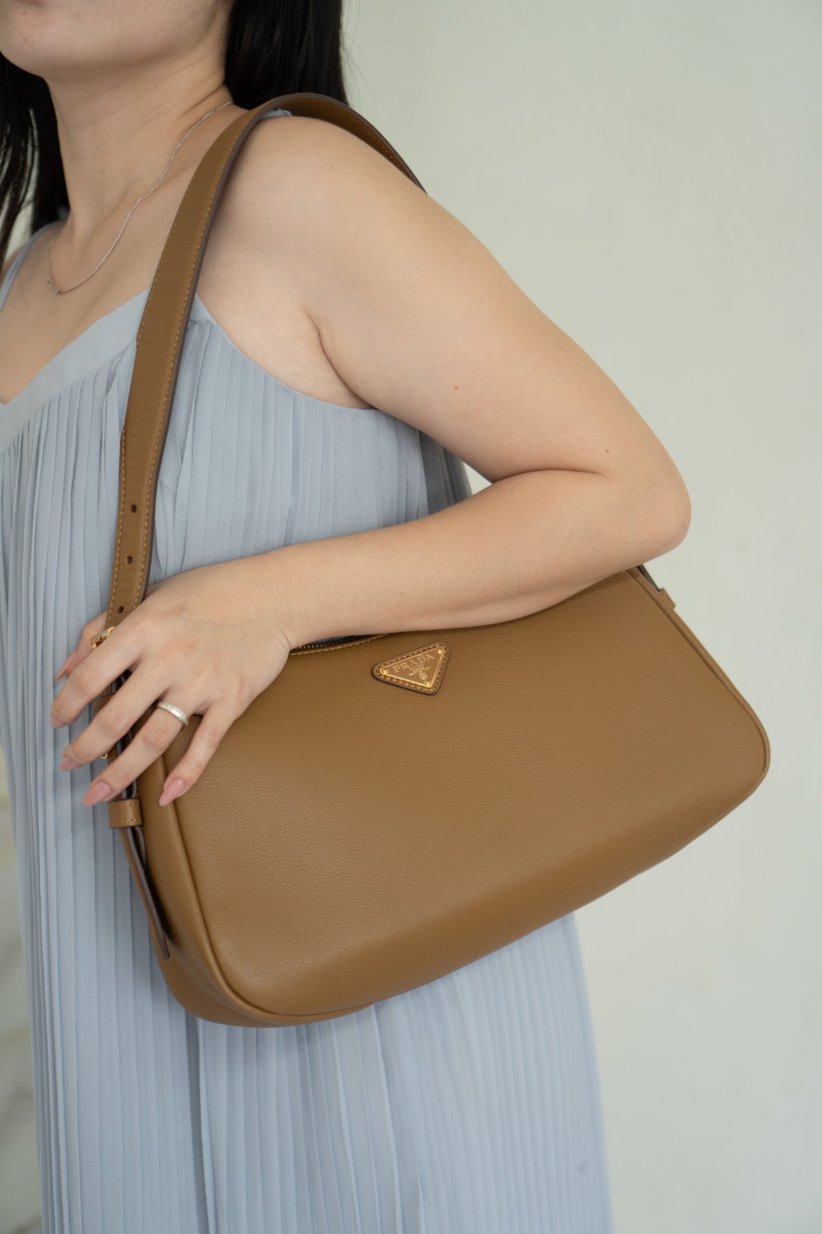 Arco Shoulder Bag – Caramel Brown Grained Leather with Gold Hardware